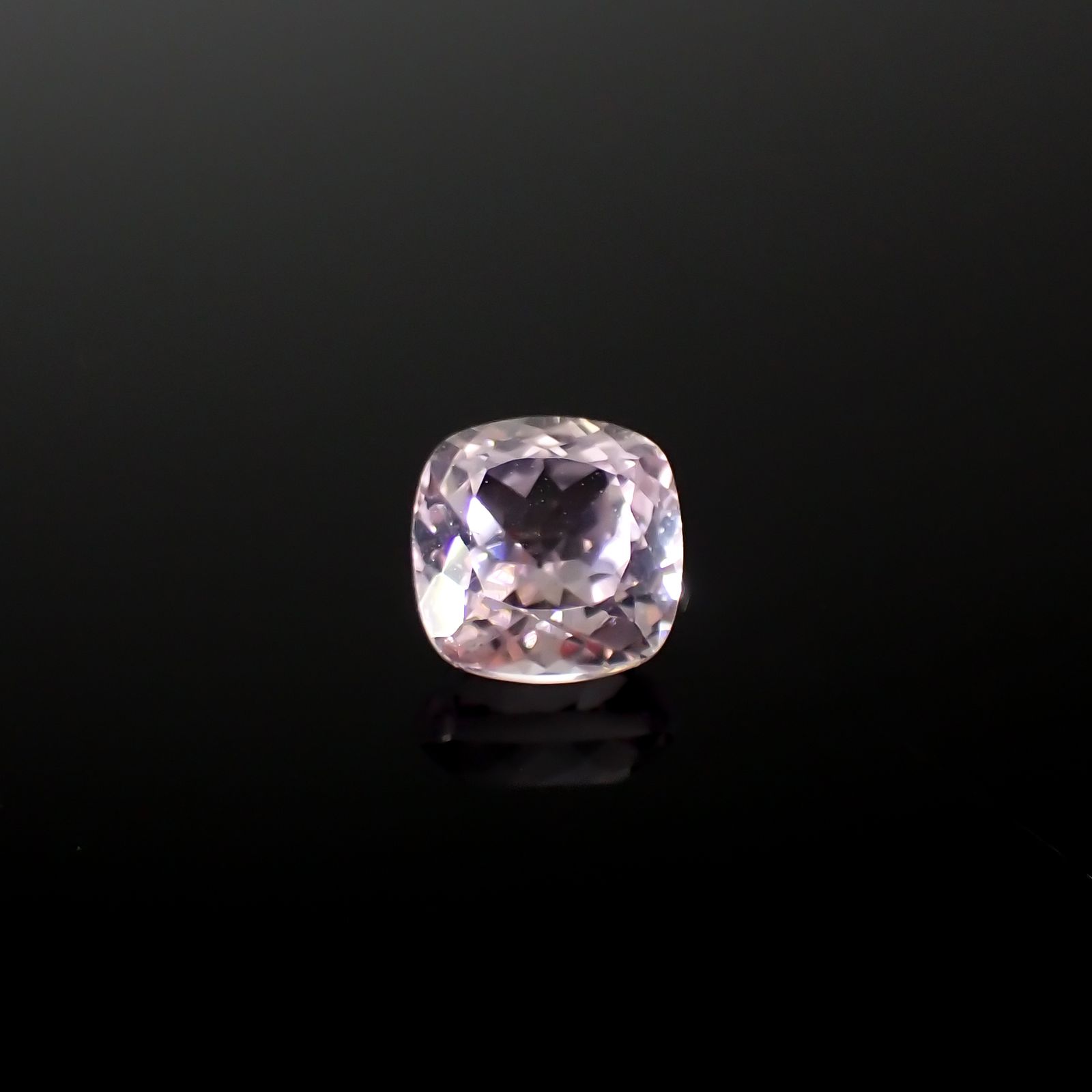 クンツァイト アフガニスタン産 2.05ct[240125361]7.3x7.2mm前後