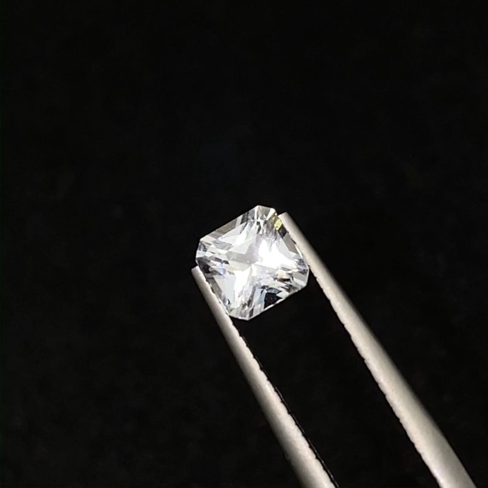 フェナカイト(宝石名フェナカイト)マダガスカル/ブラジル産 0.75ct