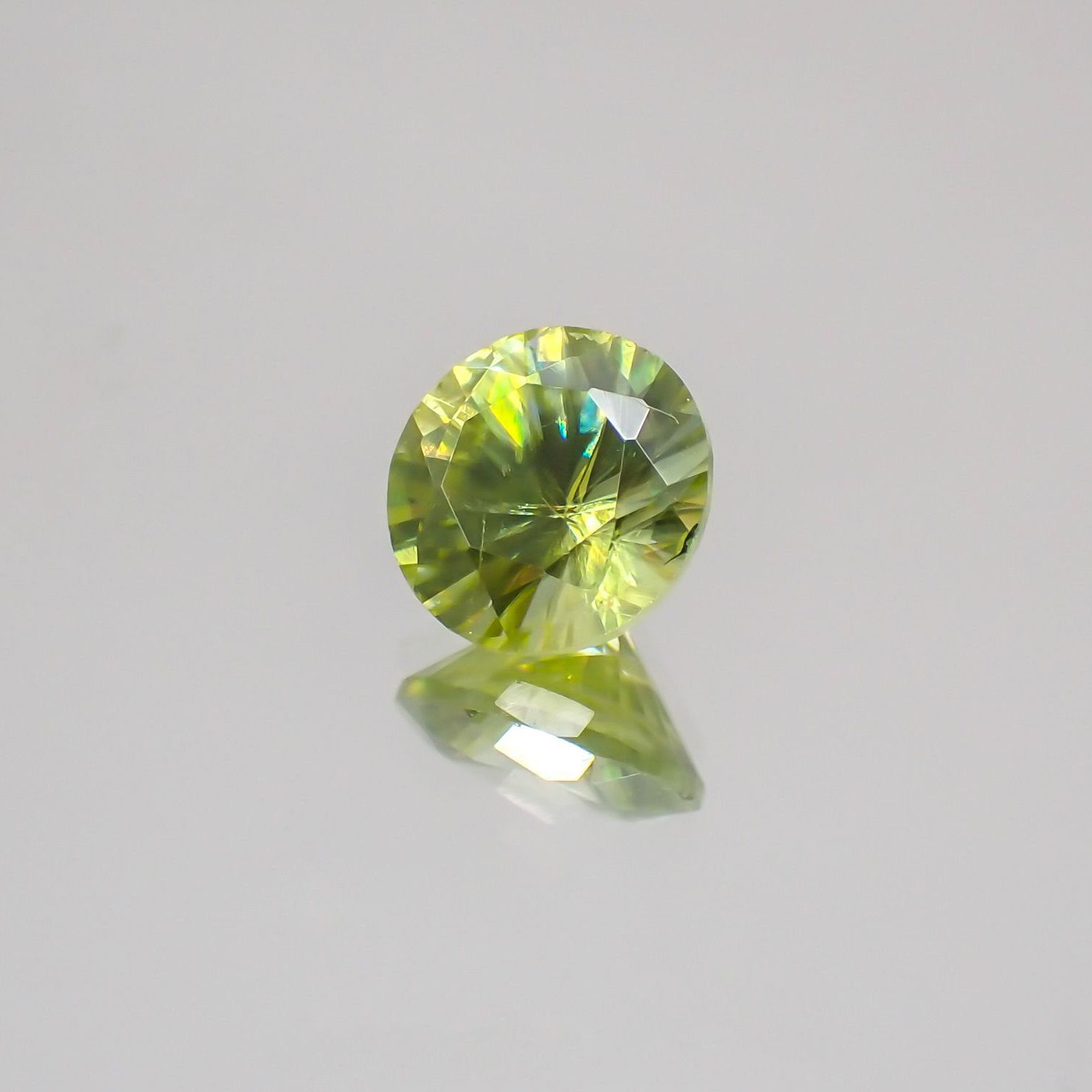 スフェーン(宝石名スフェーン)マダガスカル産 1.030ct ソ付(彩珠)[231224433]6.3x6.3mm前後
