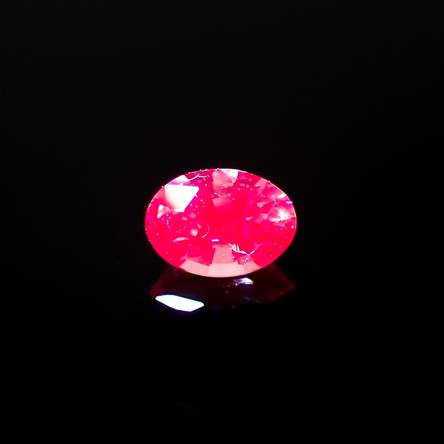 ネオンピンクサファイア スリランカ産 0.20ct[230421526]3.8x2.7mm前後
