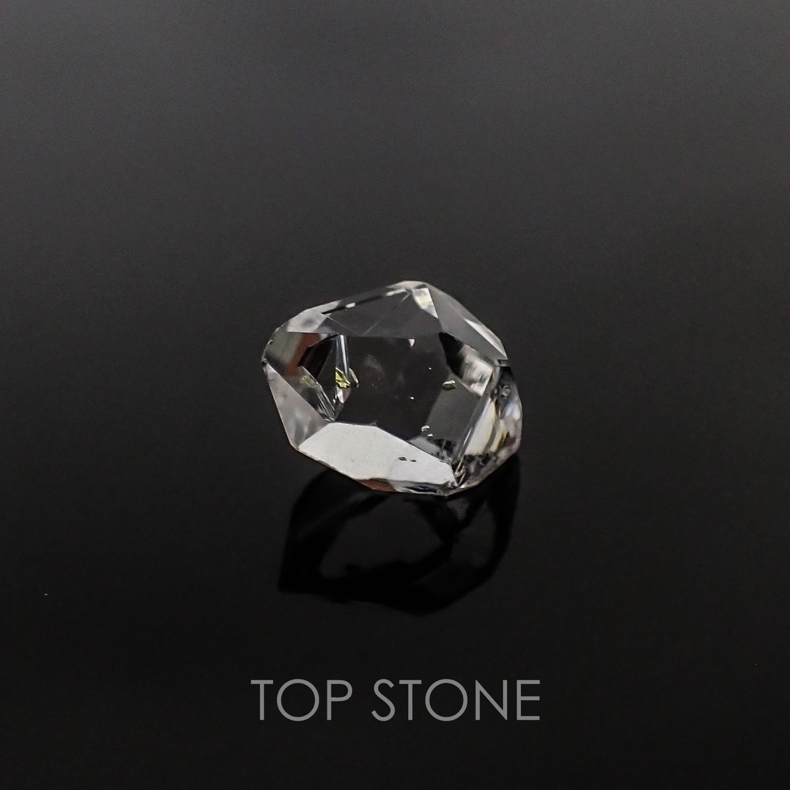オイルインクォーツ パキスタン産 原石・結晶 2.5ct[20127542]10.2×7.6mm前後
