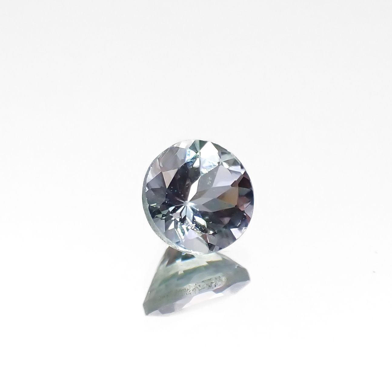 バイカラータンザナイト(宝石名ゾイサイト)タンザニア産 0.44ct 識別済[230421796]4.6x4.6mm前後