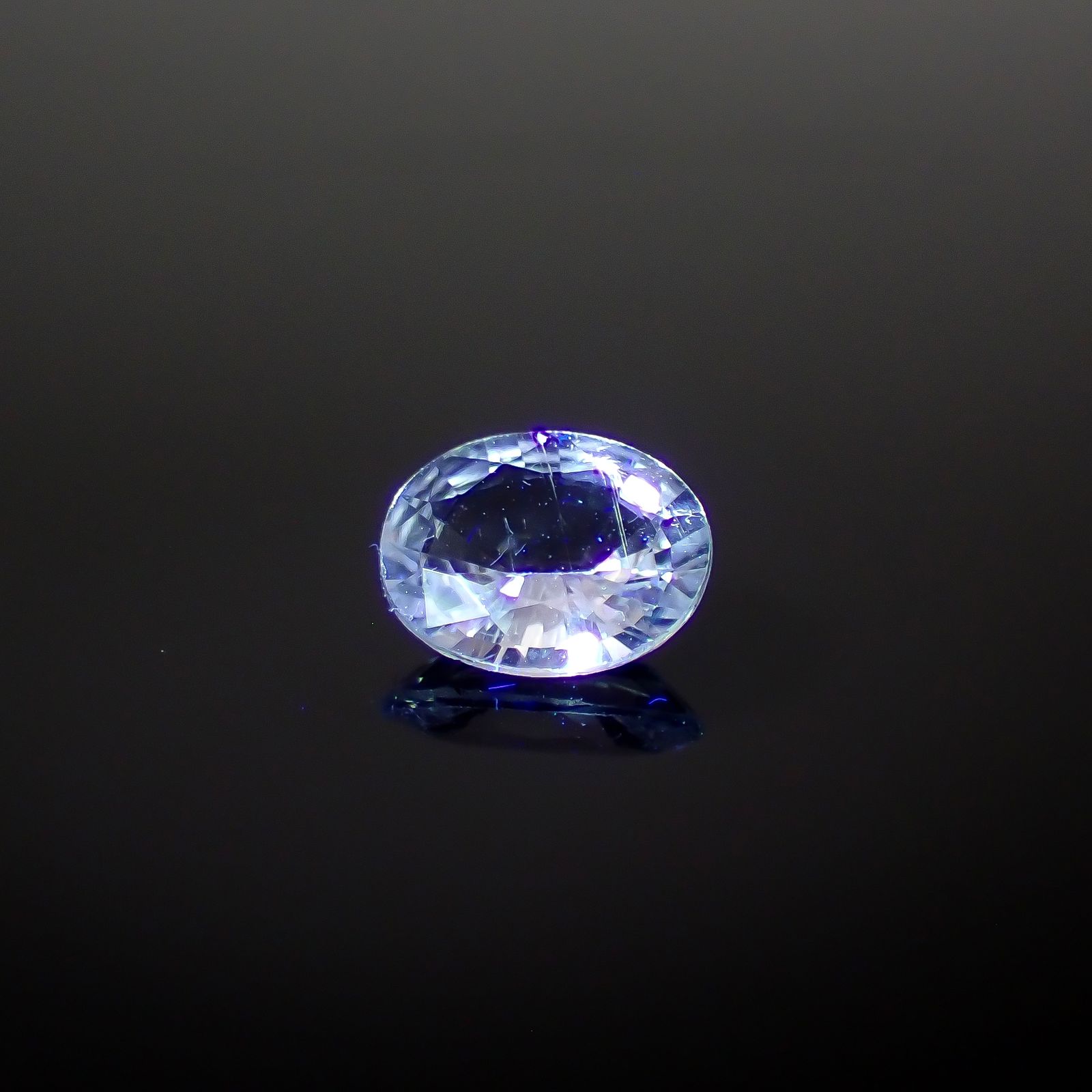 カラーレスサファイア スリランカ産 0.63ct[240527486]6.1x5mm前後