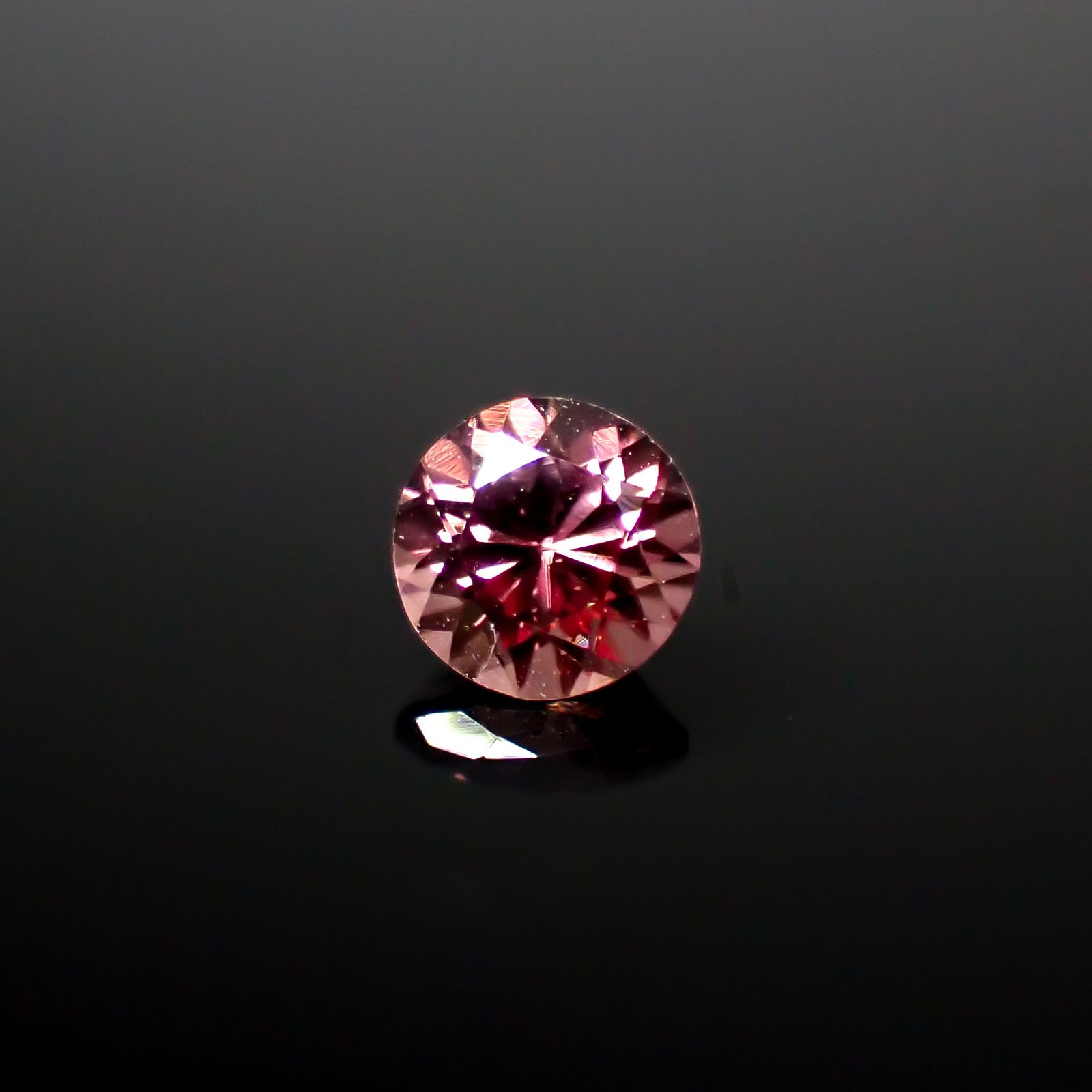 ピンクジルコン スリランカ/カンボジア産 1.03ct[240928803]5.6x5.5mm前後