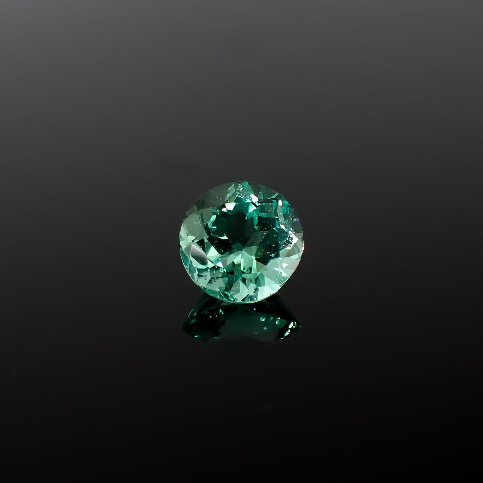 ノンオイルエメラルド(宝石名エメラルド)コロンビア産 GIA鑑付 1.25ct / 7.07x7.27mm前後 [260432065]