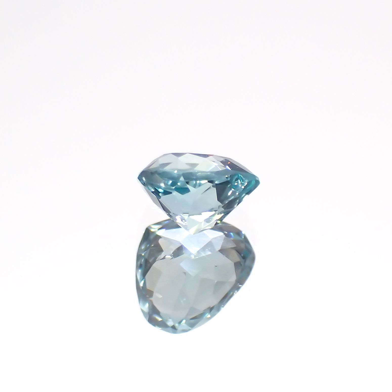 ユークレース(宝石名ブルー・ユークレース)コロンビア産 0.310ct ソ付(彩珠)[221018846]4.8x4.1mm前後
