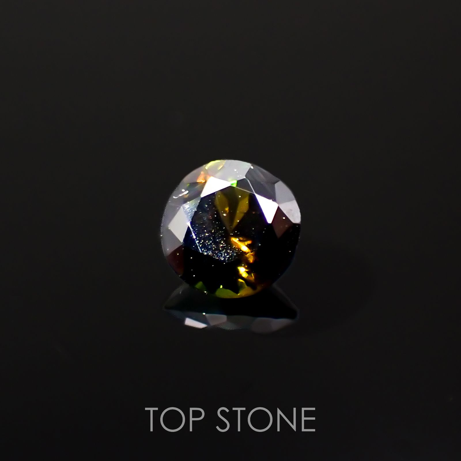 エピドート(宝石名エピドート)パキスタン産 0.17ct 識別済[221018701]3.5x3.4mm前後 | TOP STONE(トップストーン)