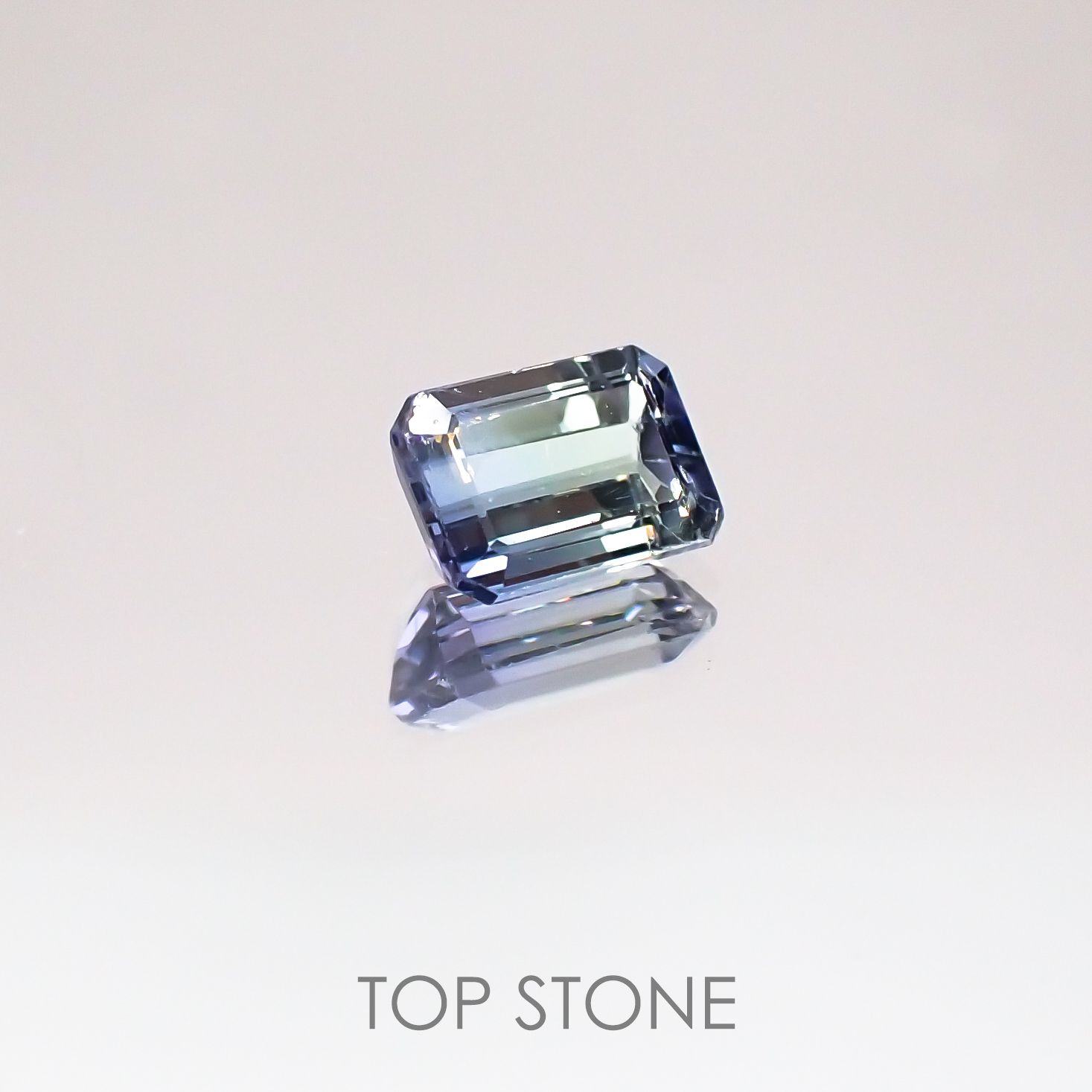 バイカラータンザナイト(ゾイサイト)非加熱 タンザニア産 ルース 0.56ct[210610946]5.3×3.8mm前後