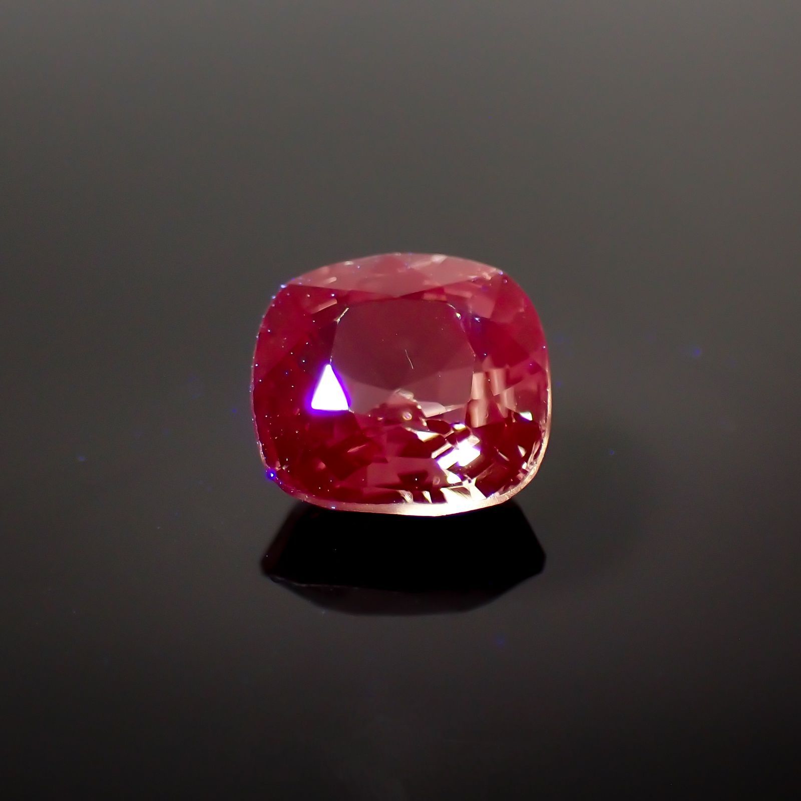 パープルスピネル(宝石名スピネル)ビルマ産 1.41ct 識別済[231124302]6.7x6.5mm前後