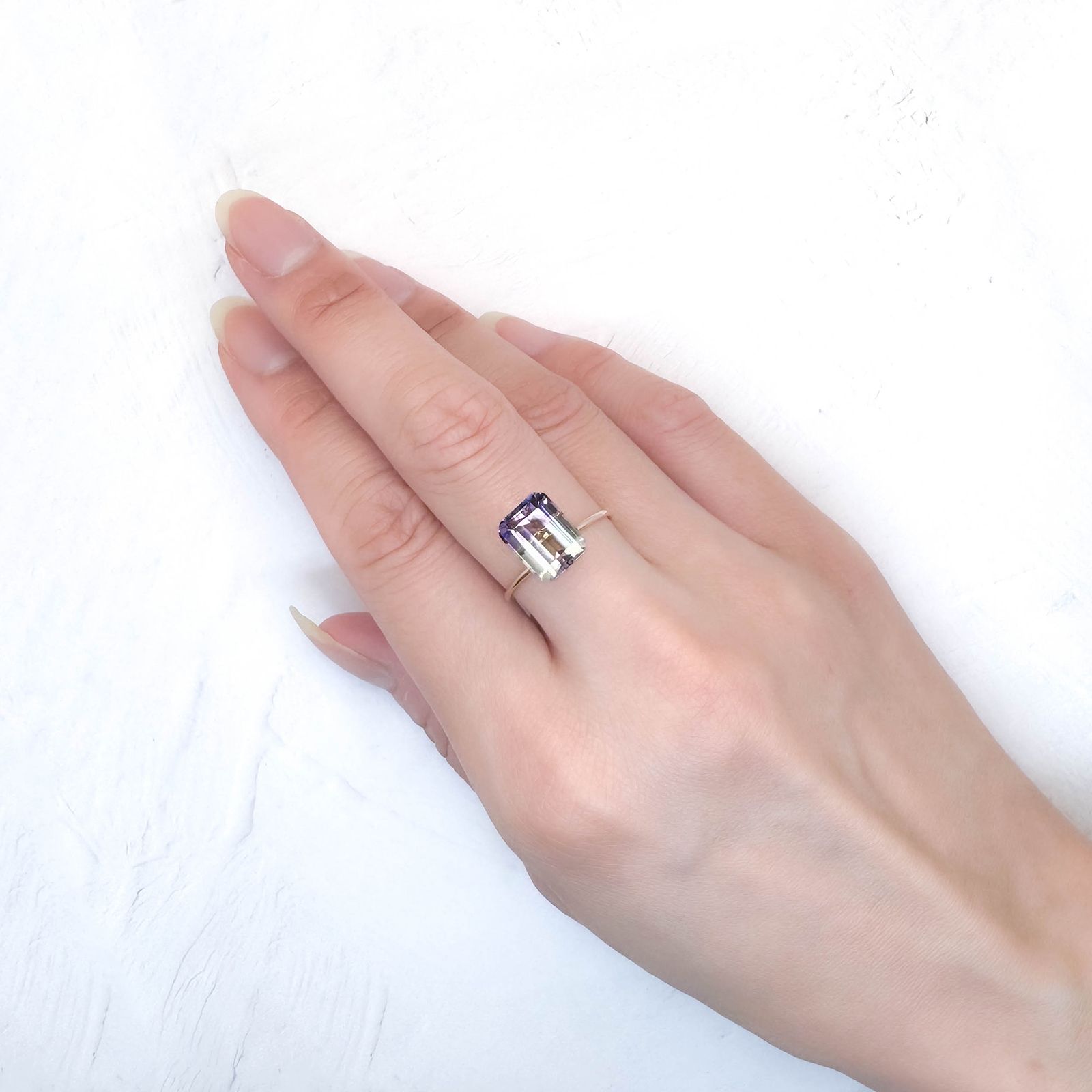 アワーグラスアメジスト モロッコ産 3.43ct / 10x7.9mm前後 [251031276]