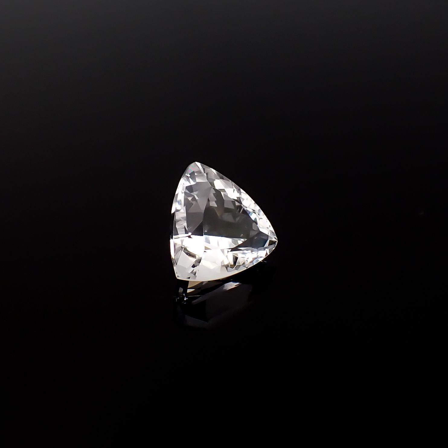 日本水晶 滋賀県田上山大谷河原産 3.04ct / 9.8x10.1mm前後 [260632418]