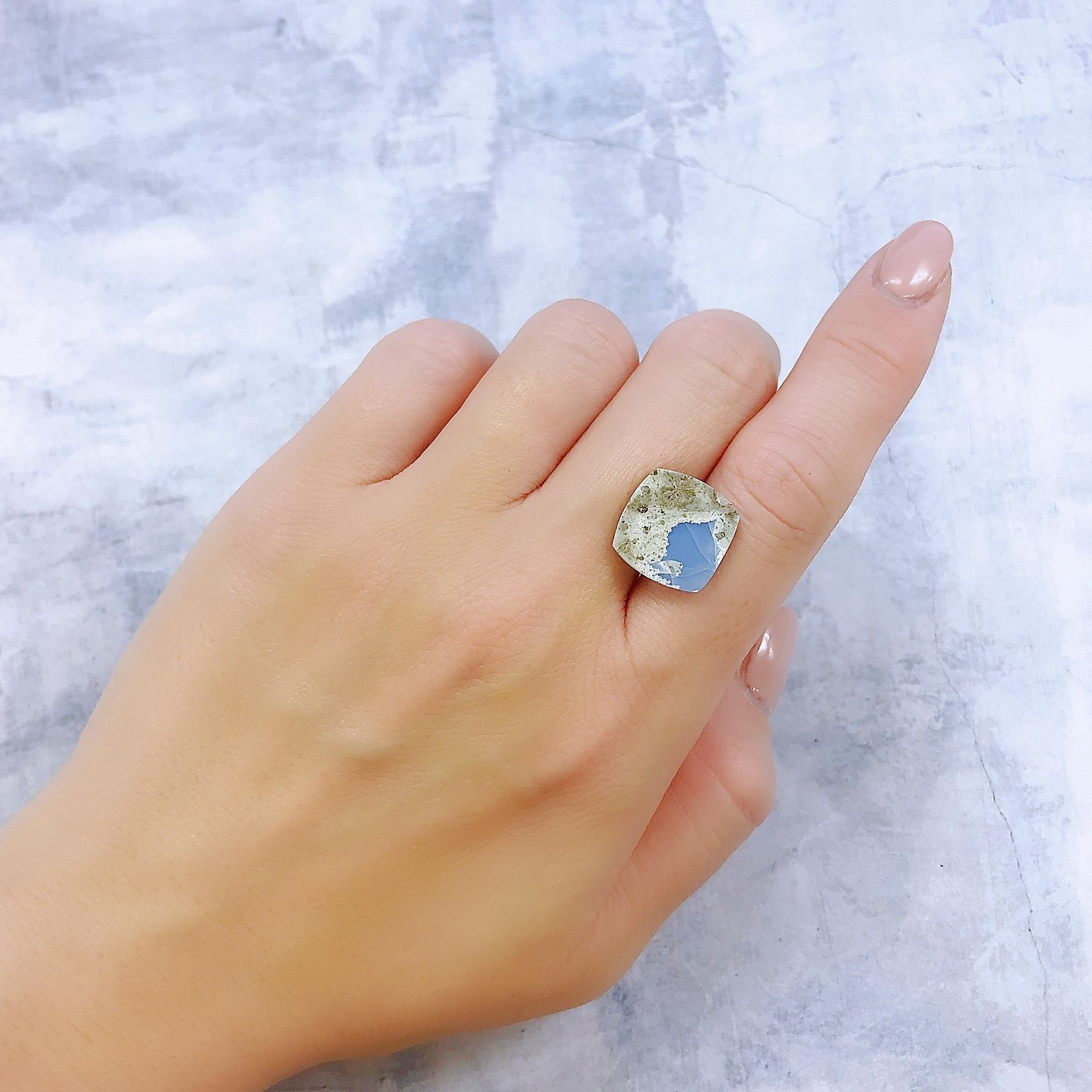 マトリックスブルーオパール アメリカ・オレゴン州産 4.67ct[221219390]14.3x14.2mm前後