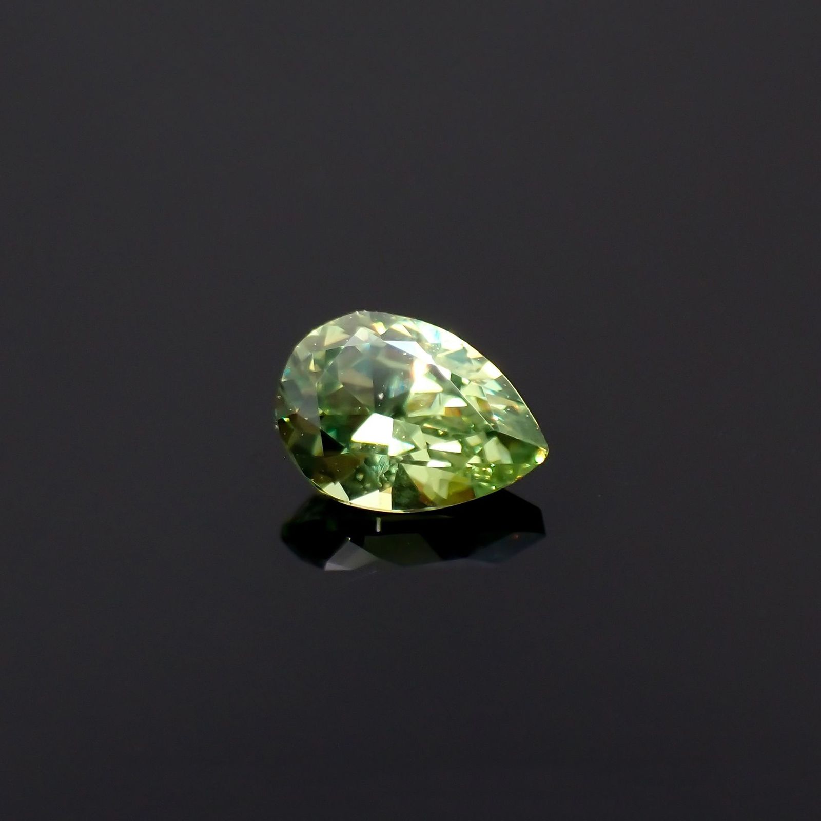 デマントイドガーネット ロシア産 0.31ct / 4.9x3.6mm前後 [260923654]
