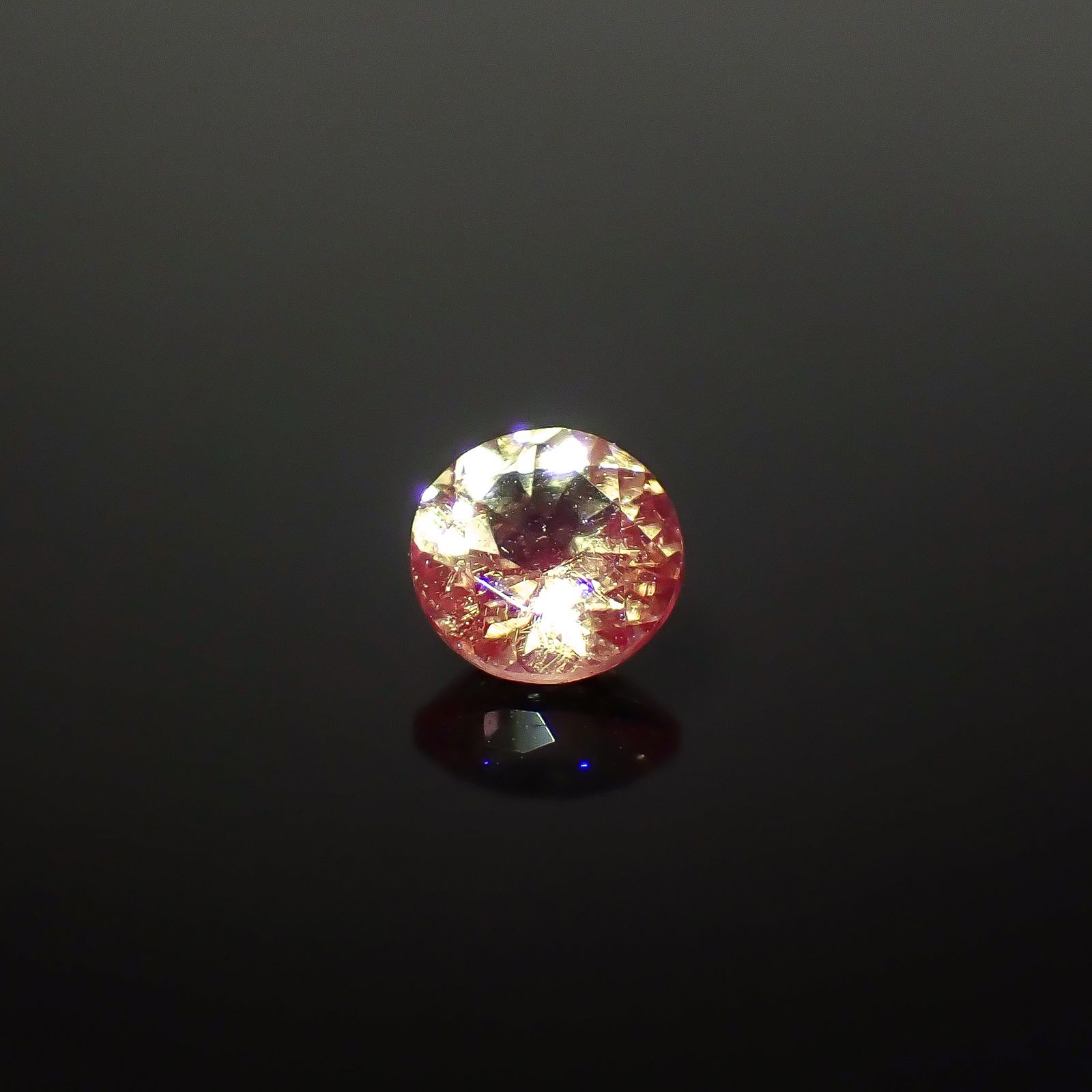ドラゴンガーネット タンザニア産 0.46ct / 4.5x4.5mm前後 [260732670]