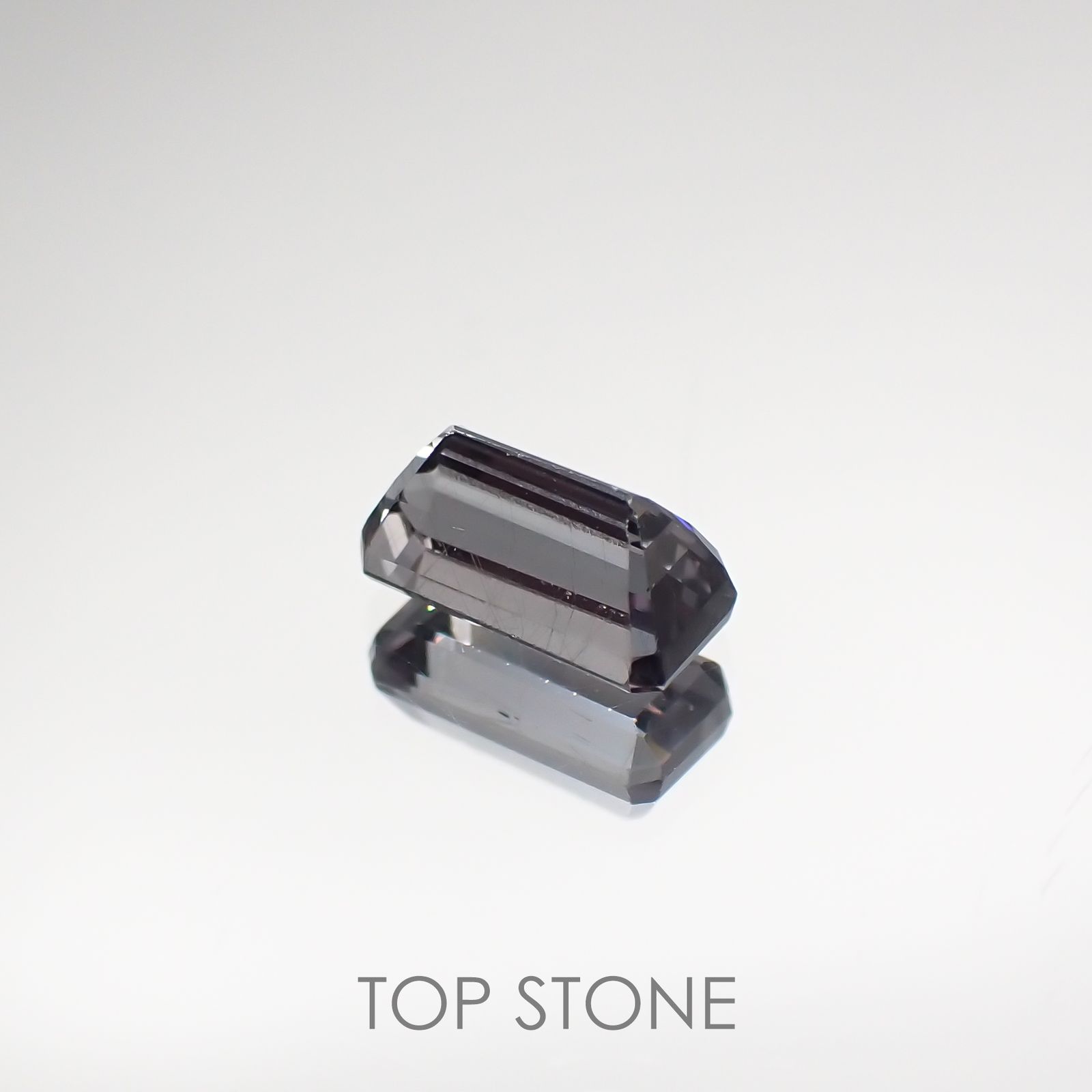 カラーチェンジガーネット(アレキタイプ) マダガスカル・ベキリー産 ルース 0.66ct[210711811]6.1×3.1mm前後