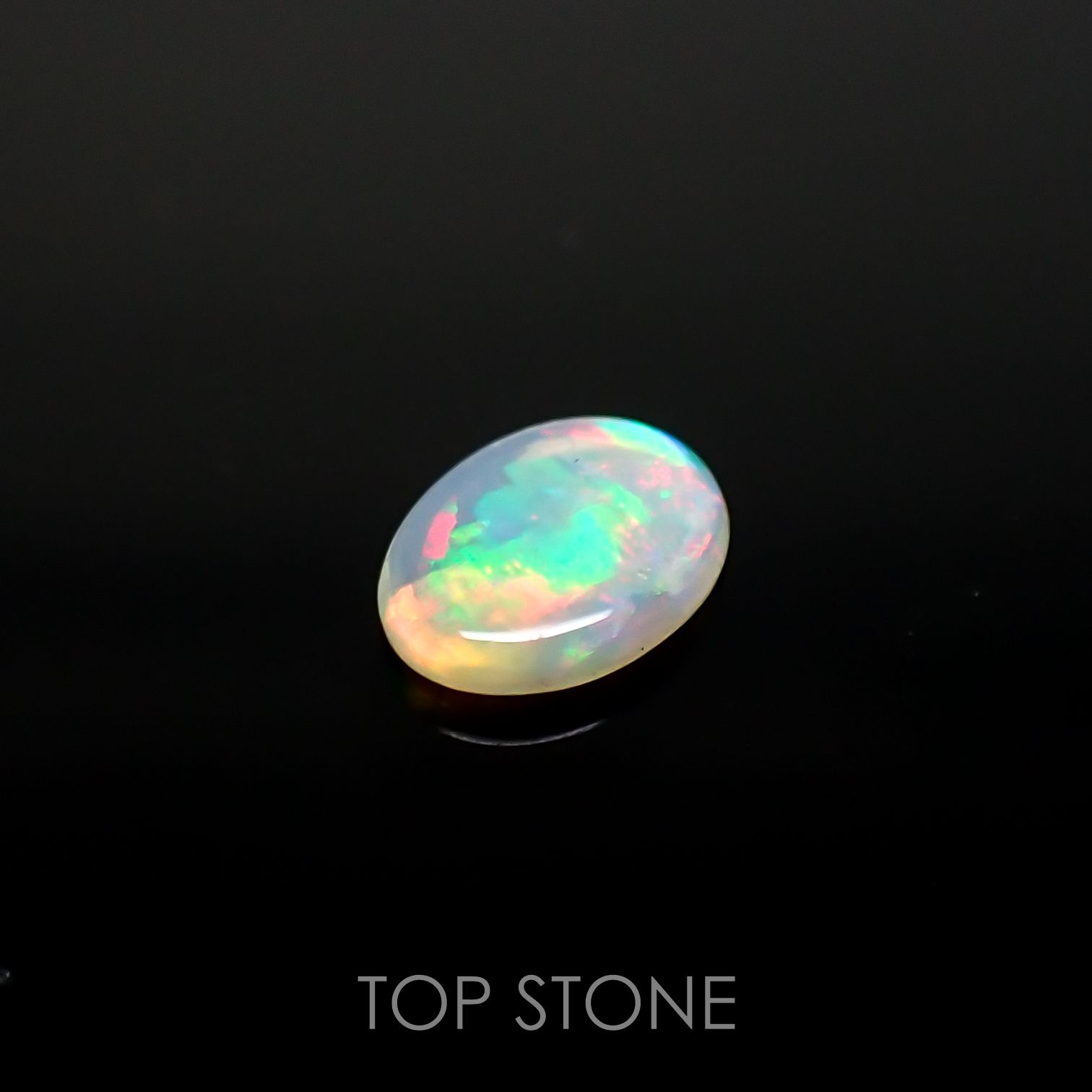 オパール(宝石名オパール) オーストラリア産 0.45ct 識別済[210711328]7.2×5.4mm前後