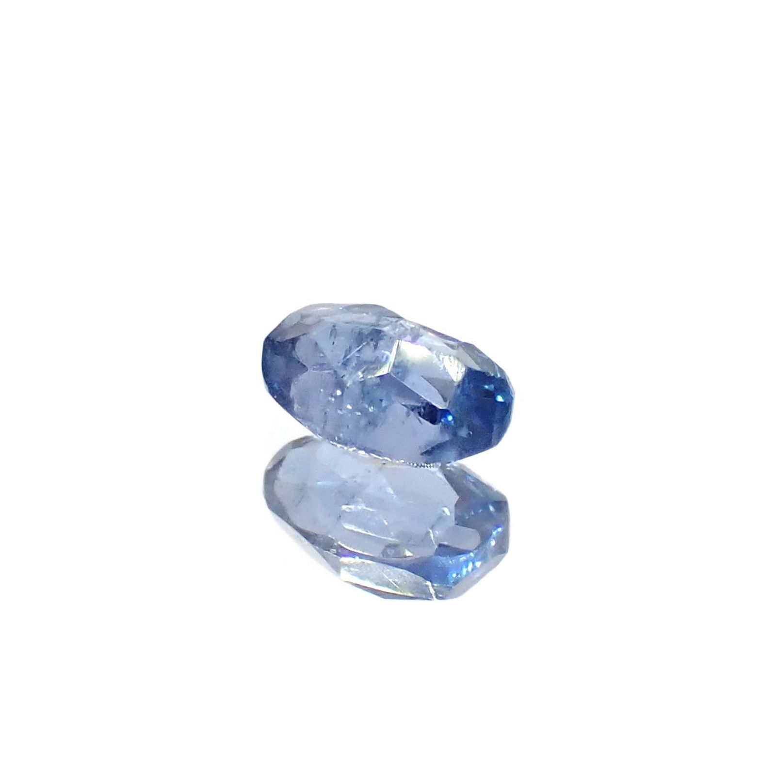 タトゥーアクアマリン ブラジル・ミナスジェライス州タトゥー鉱山産 0.16ct / 4.1x2.9mm前後 [260127173]