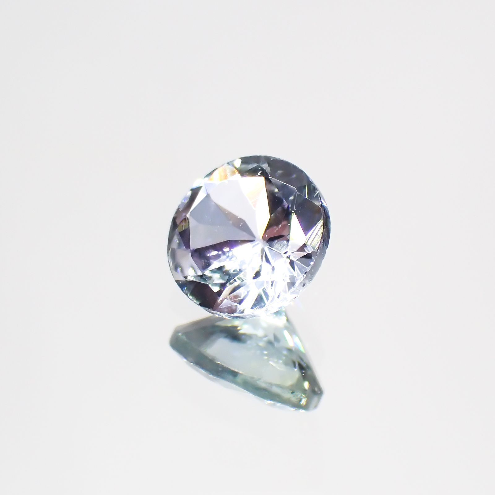 バイカラータンザナイト(宝石名タンザナイト) タンザニア産 0.69ct 識別済[210812665]5.7×5.6mm前後