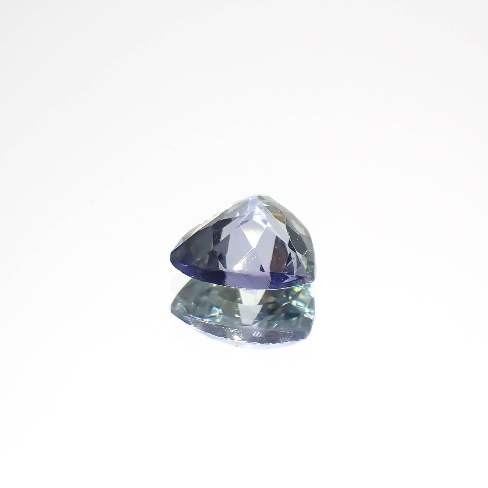 バイカラータンザナイト(宝石名ゾイサイト)タンザニア産 0.52ct 識別済[230421803]5.4x5.4mm前後