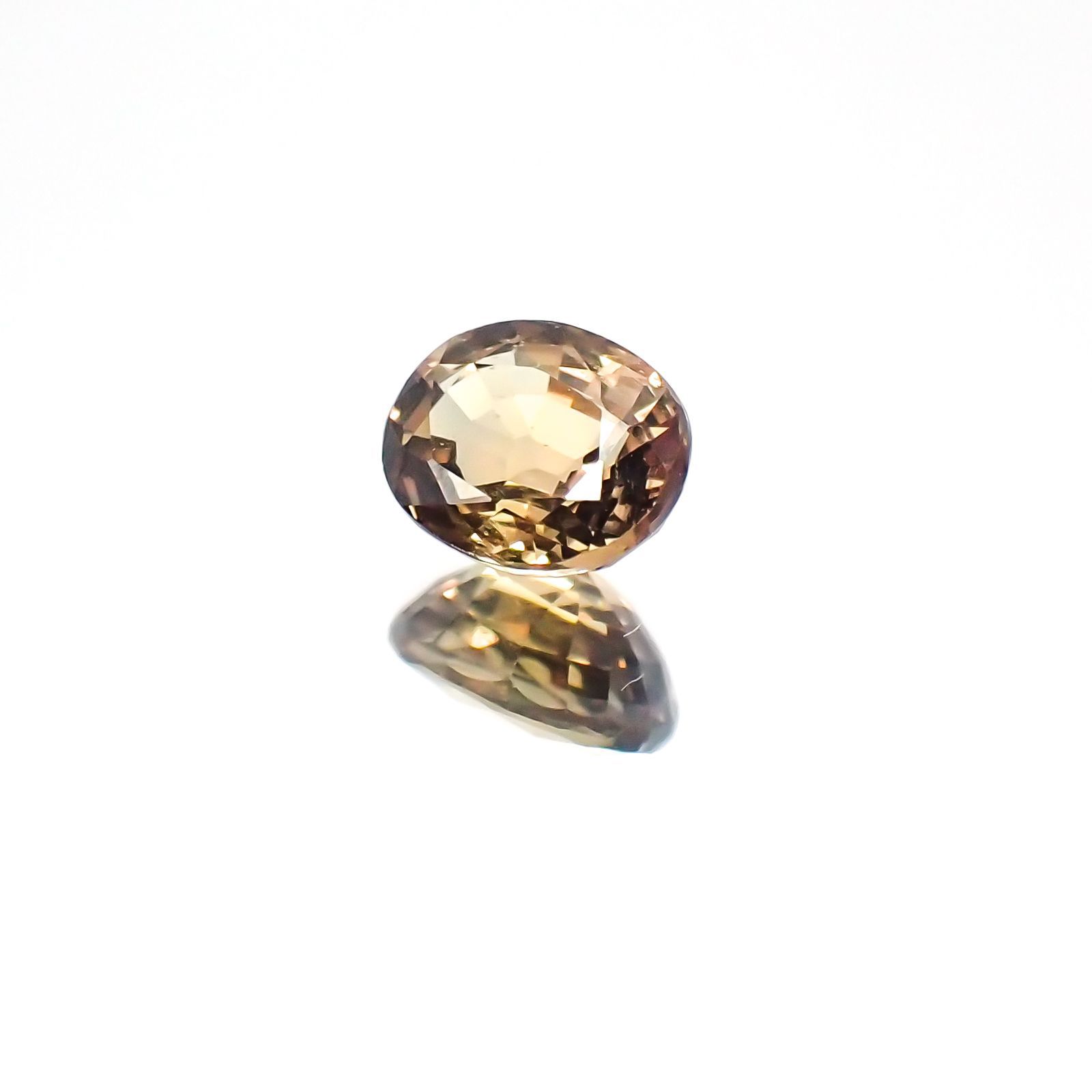 カラーチェンジサファイア 非加熱(宝石名サファイア)タンザニア産 0.68ct 識別済[231124229]5.5x4.4mm前後