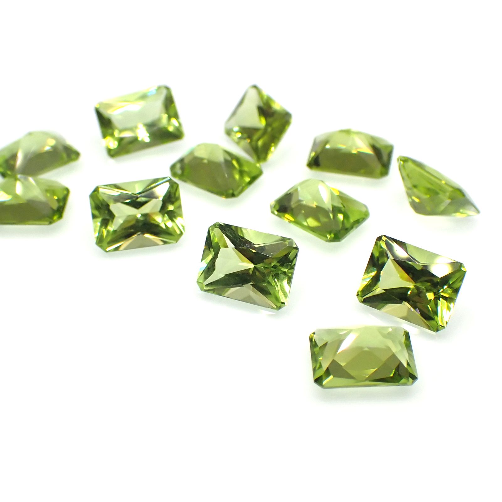 <ランダムセレクト1個販売>ペリドット 中国産 約1.40-1.65ct[230722580]8x6mm前後