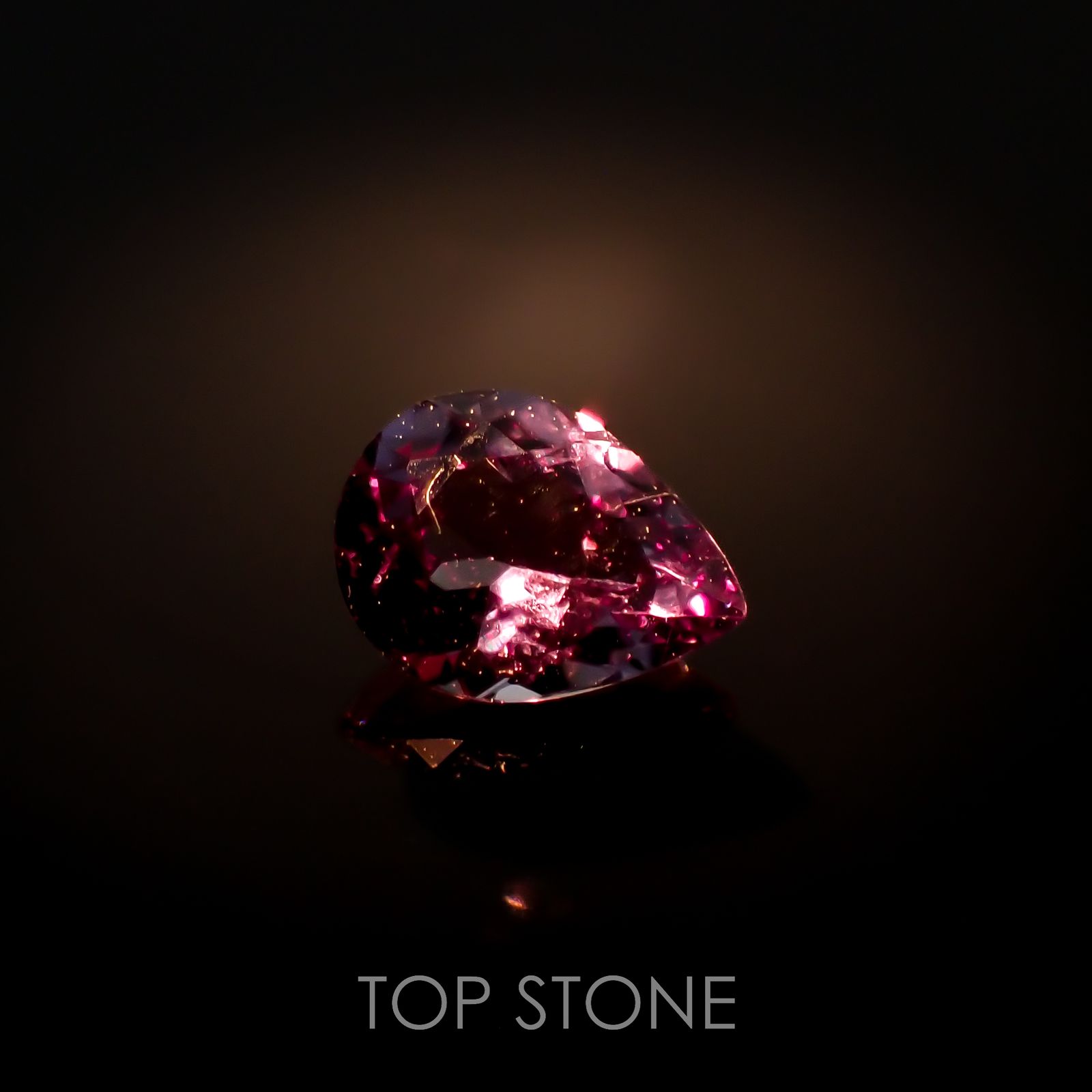 カラーチェンジガーネット アレキタイプ(宝石名ガーネット)マダガスカル・ベキリー産 0.16ct 識別済[221119063]4.1x3mm前後