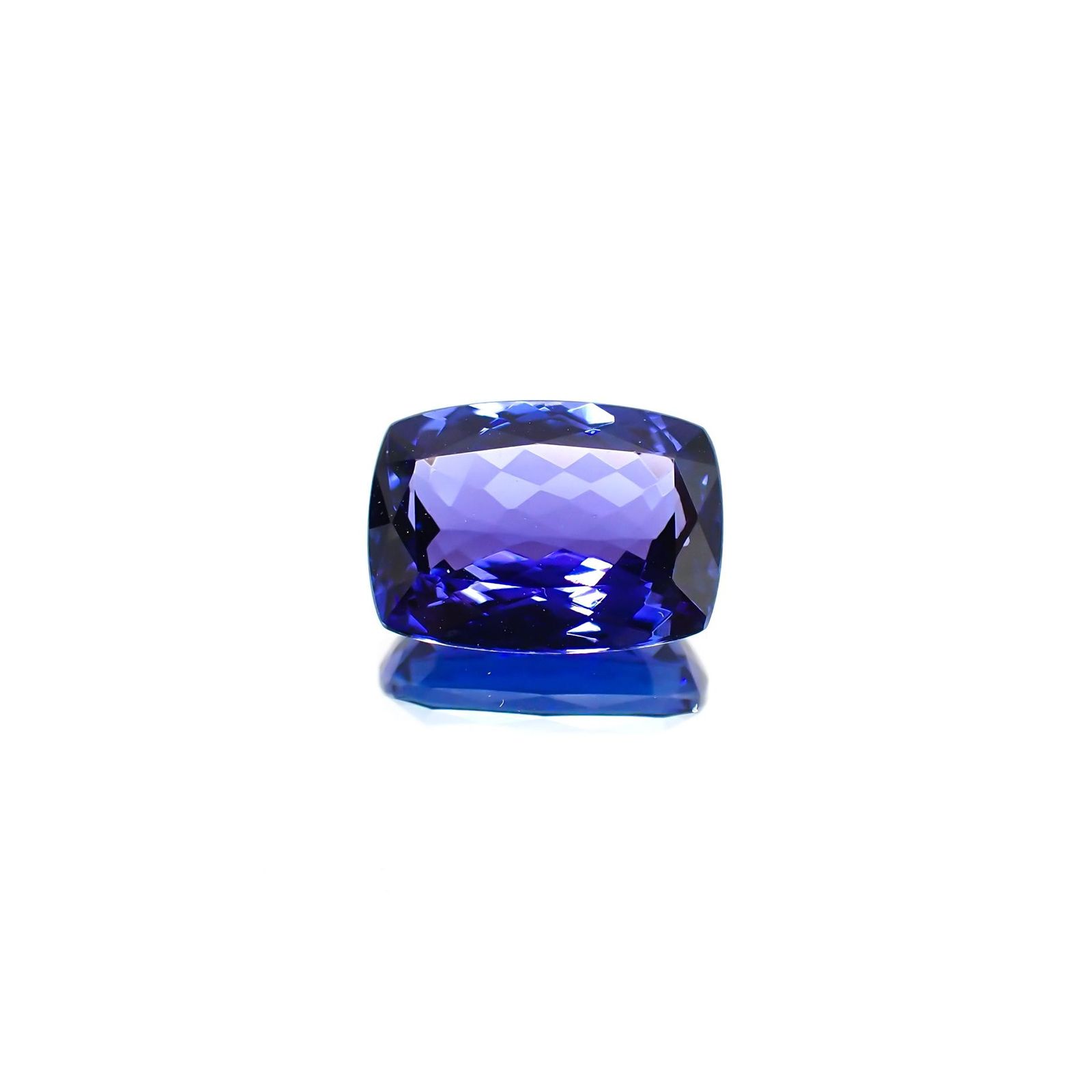 タンザナイト(宝石名タンザナイト) タンザニア産 ソ付(彩珠) 5.755ct / 12.6x9.1mm前後 [210310319]
