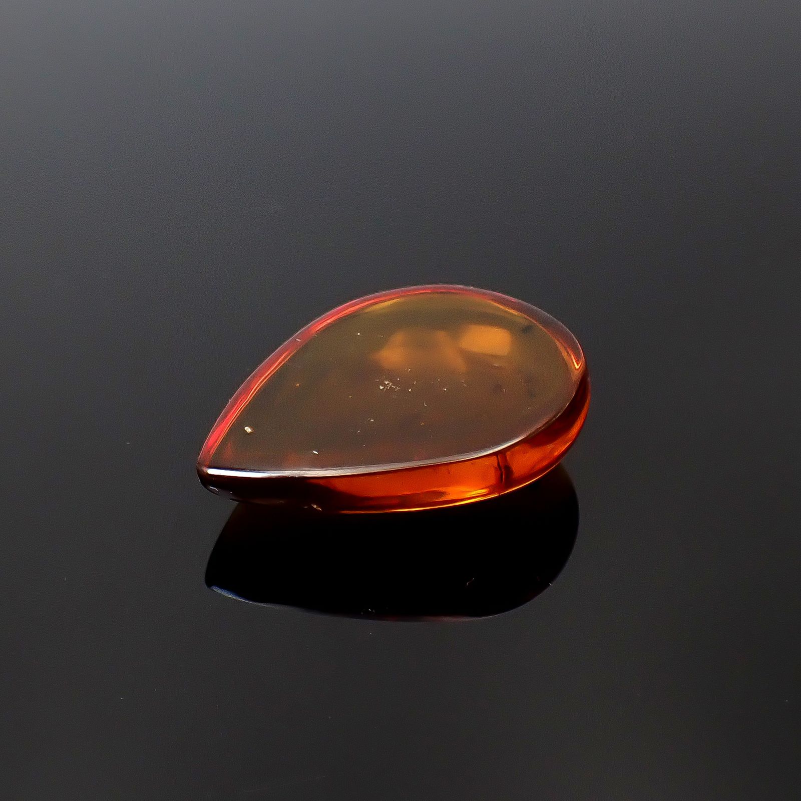 虫入り琥珀 コロンビア産 24.13ct [221018551]35.6x27.2mm前後
