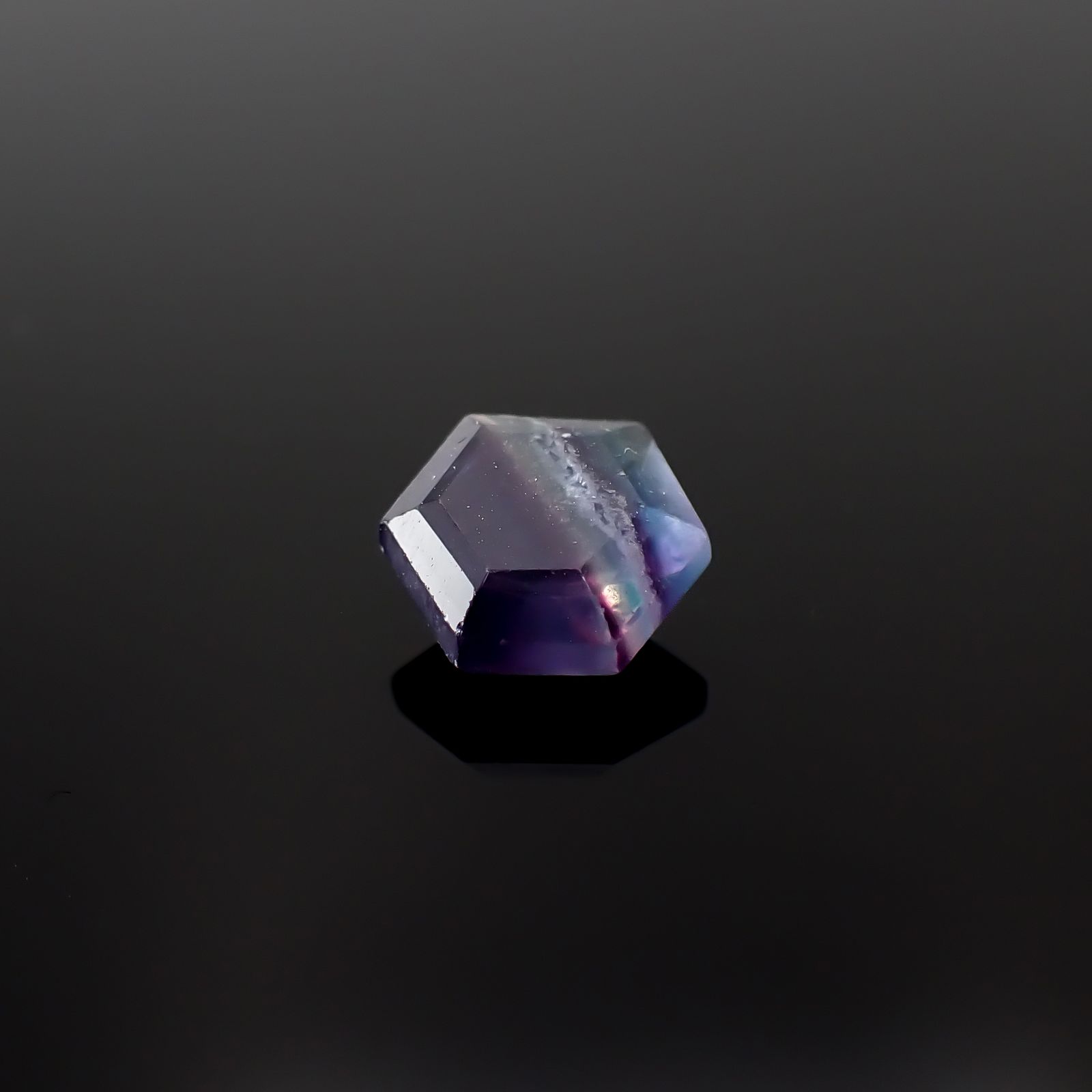 ◇ヘキサゴンカット◇パーティカラーフローライト フルオレッセンス 中国産 2.67ct[240628190]8.5x8.4mm前後