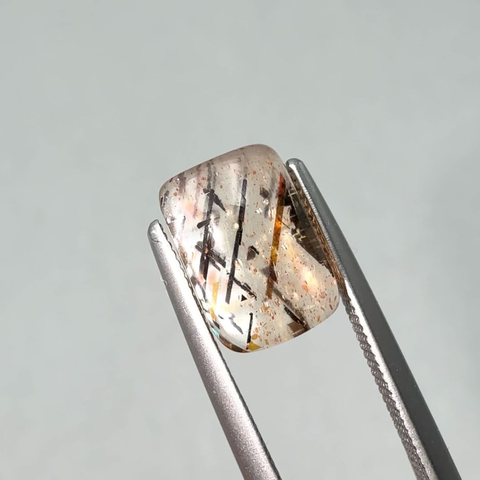 レインボーラティスサンストーン オーストラリア産 3.00ct / 9.6x6.9mm