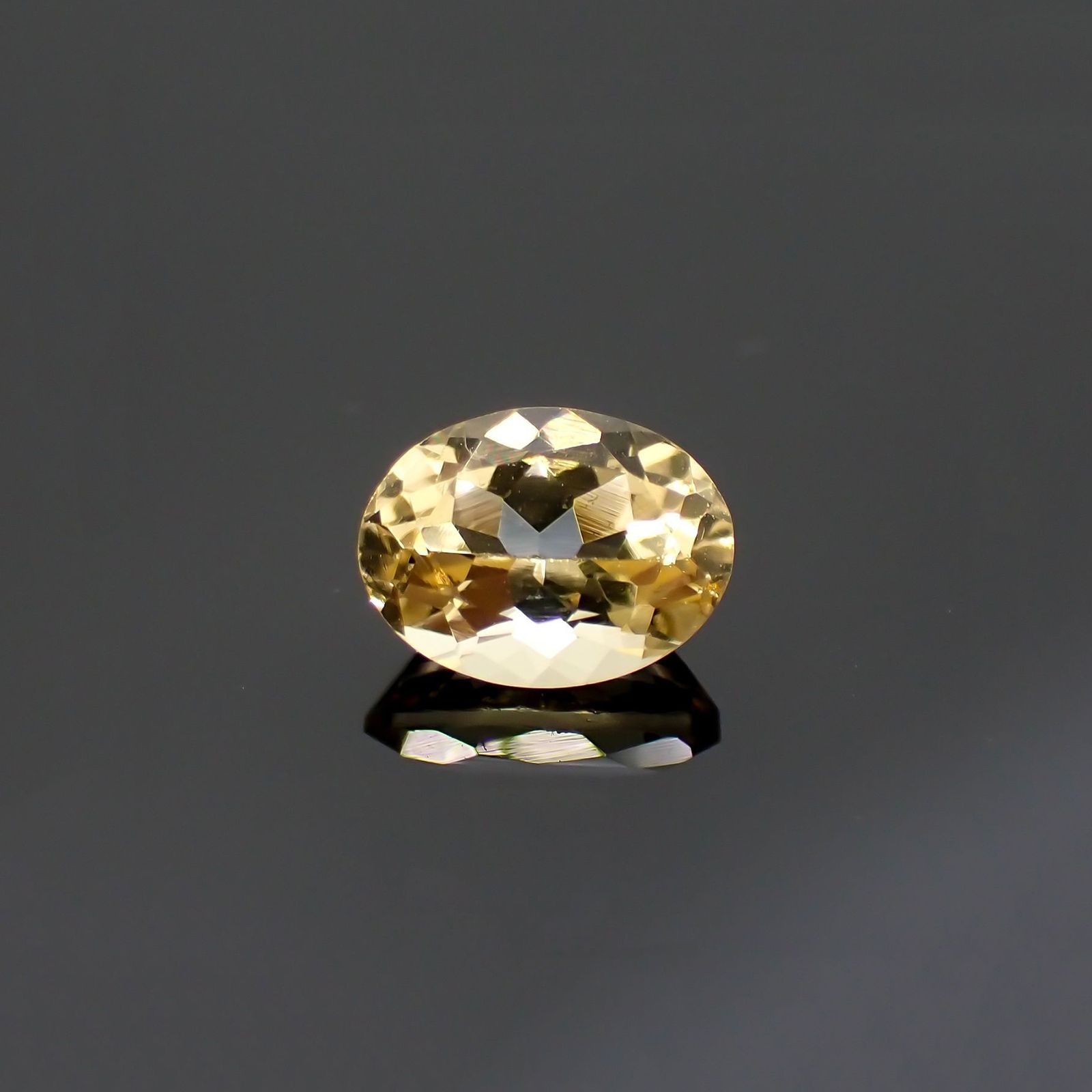 イエローベリル(宝石名イエロー・ベリル)ブラジル産 識別済 1.11ct / 7.8x6mm前後 [220114236]
