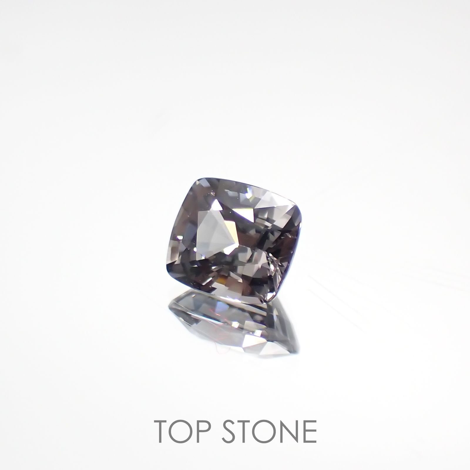 プラチナスピネル ビルマ産 ルース 0.94ct[210611368]5.9×5.2mm前後