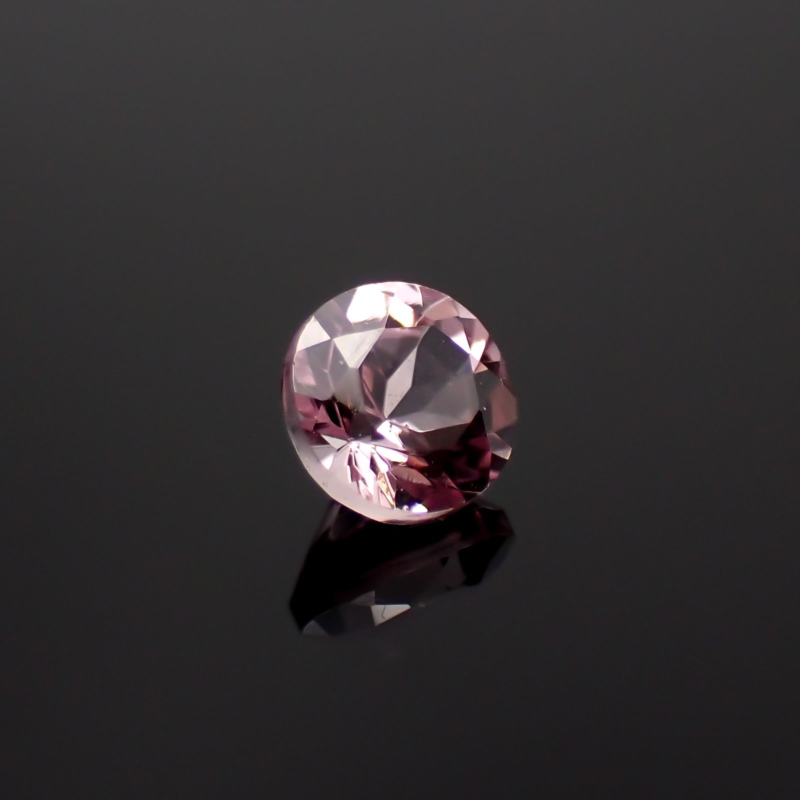 価格交渉可 ドラゴンガーネット タンザニア産 0.96ct6.9x4.9mm前後