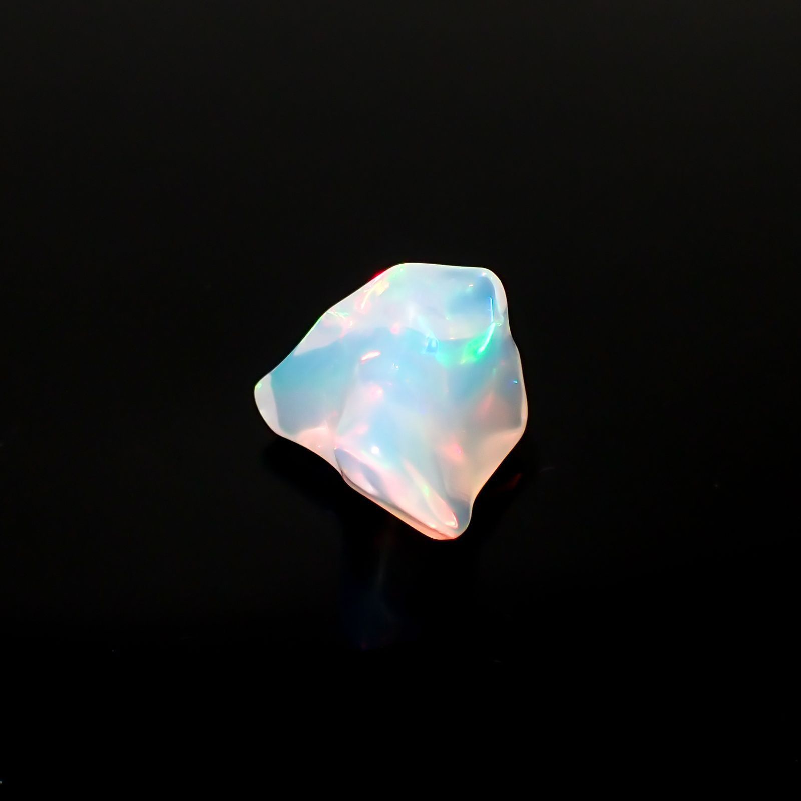 ◇バロック型◇エチオピアオパール(宝石名オパール) エチオピア産 識別済 4.51ct / 13.5x12.9mm前後 [260113176]