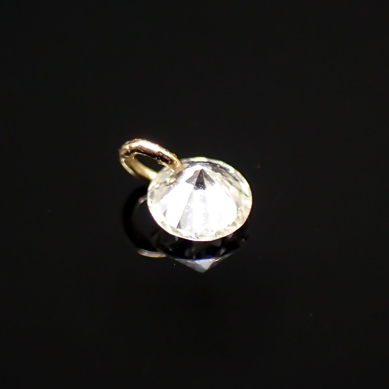 ◇La terre(ラ・テール)◇K18ダイヤモンドチャーム TTLC/SI(宝石名ダイアモンド) 0.052ct 識別済[220515743]2.1x2.1mm前後