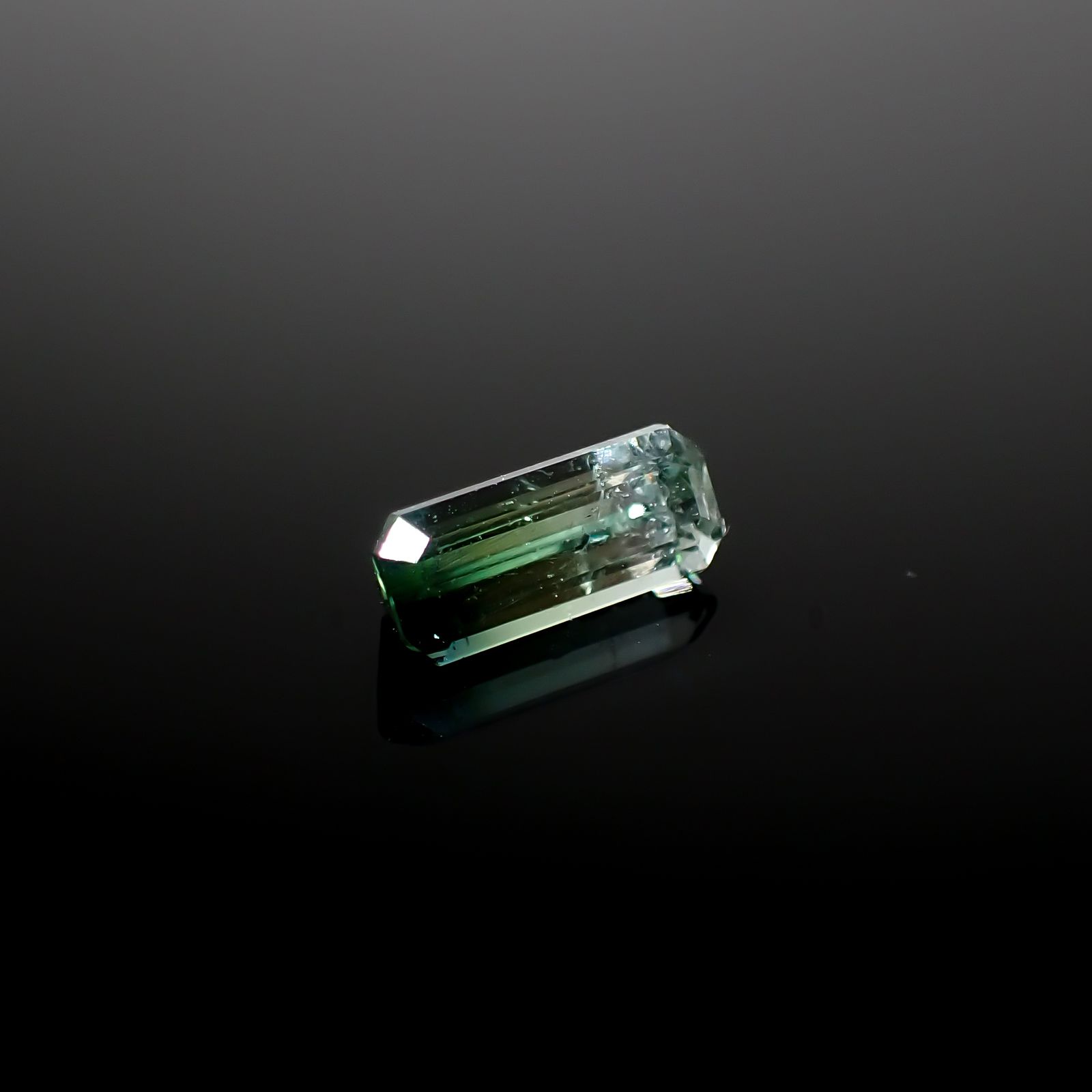 バイカラートルマリン アフガニスタン産 1.21ct [241029404]9.2x3.9mm前後