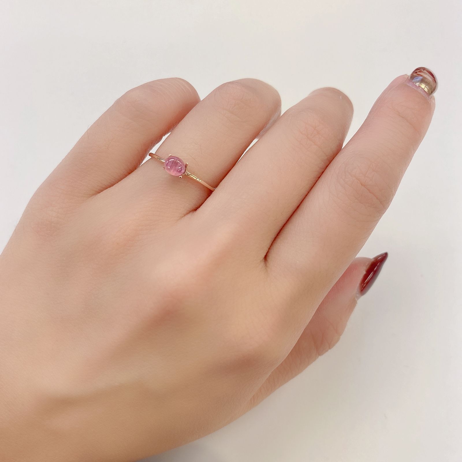 ペツォッタイトキャッツアイ(ラズベリル)(宝石名ペツォッタイト・キャッツアイ) マダガスカル産 0.502ct ソ付(彩珠)[210811973]5.1×4.1mm前後