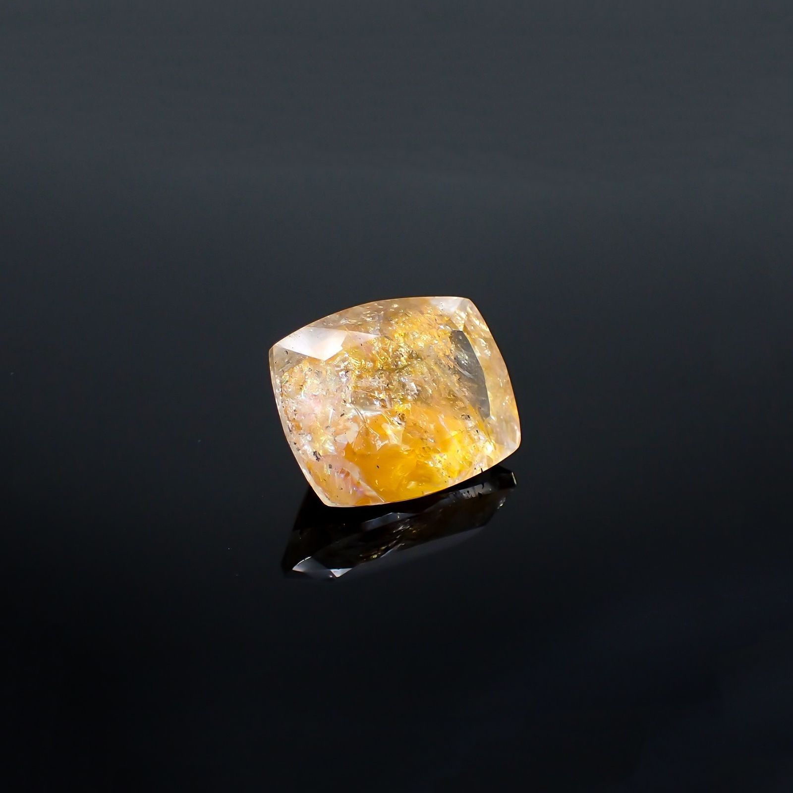 オーロラクォーツ ブラジル・ミナスジェライス産 13.95ct / 17x13.8mm前後 [220114357]