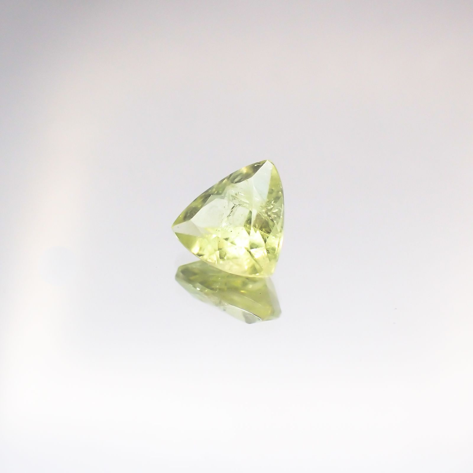 ブラジリアナイト(宝石名ブラジリアナイト) ブラジル産 1.17ct 識別済[210510744]7.5×7.3mm前後