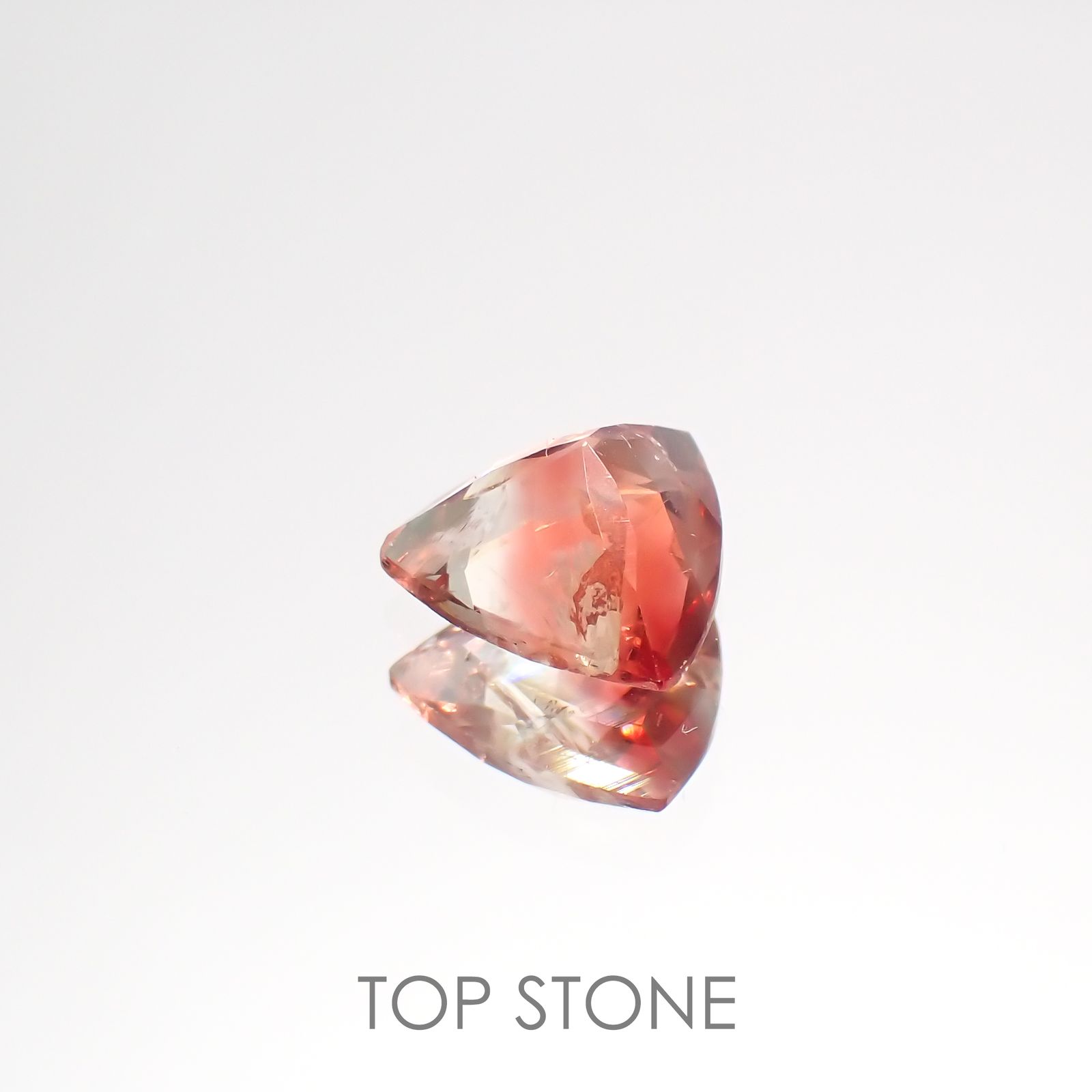 バイカラーアンデシン(宝石名アンデシン)チベット産 0.90ct 識別済[220115265]6.8x6.8mm前後