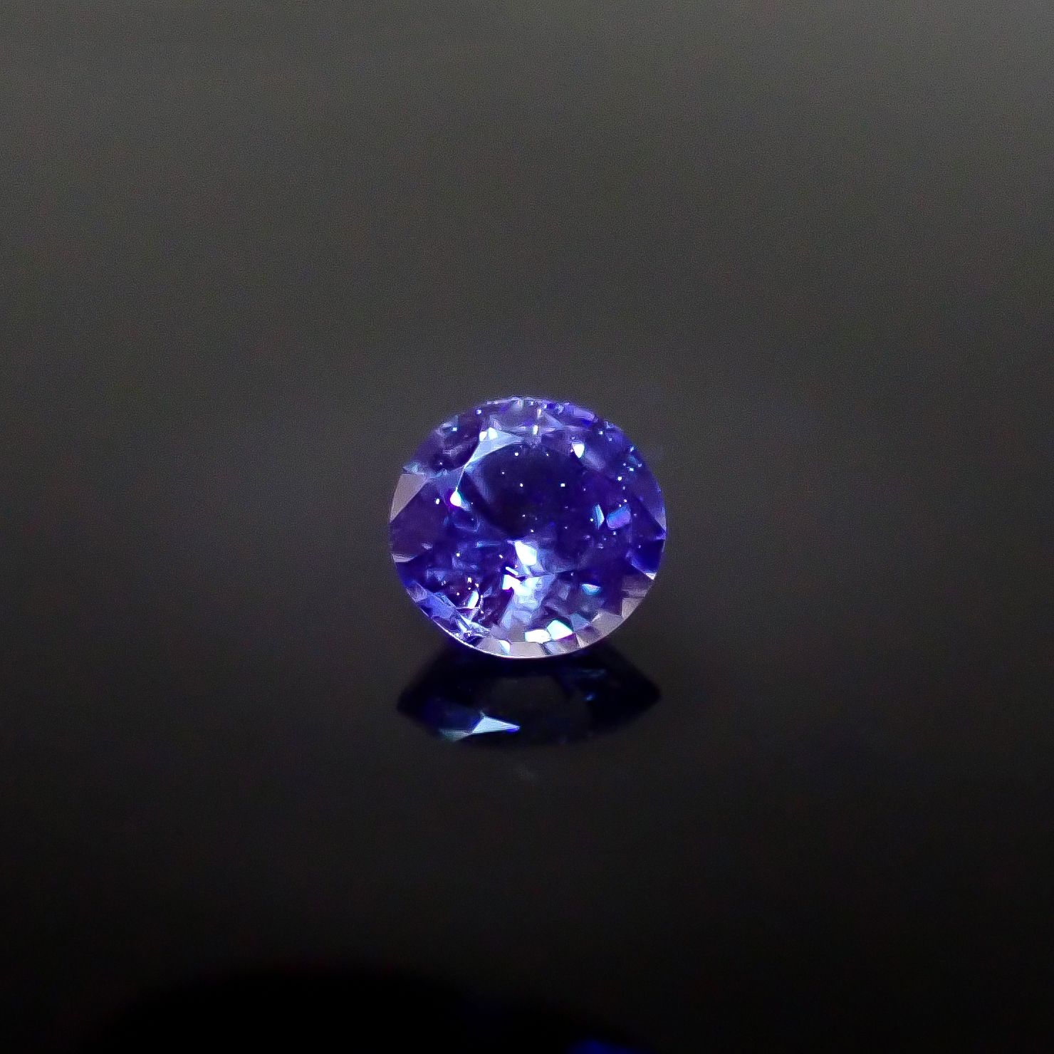 アイスブルーサファイア スリランカ産 0.26ct [250129732]3.9x3.9mm前後