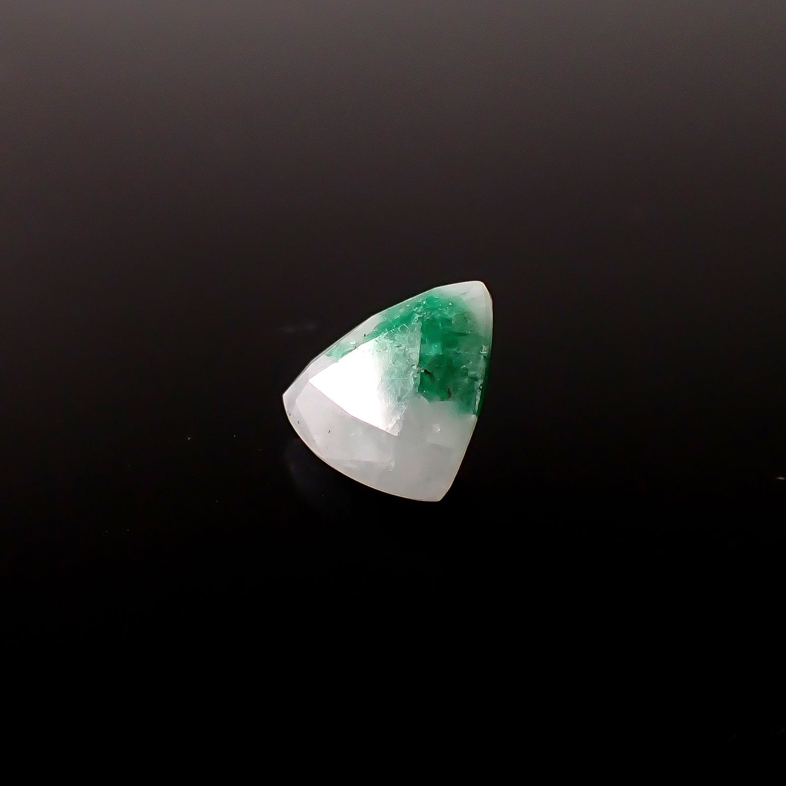 エメラルドインクォーツ パキスタン産 3.11ct / 10.7x10.7mm前後 [260231659]