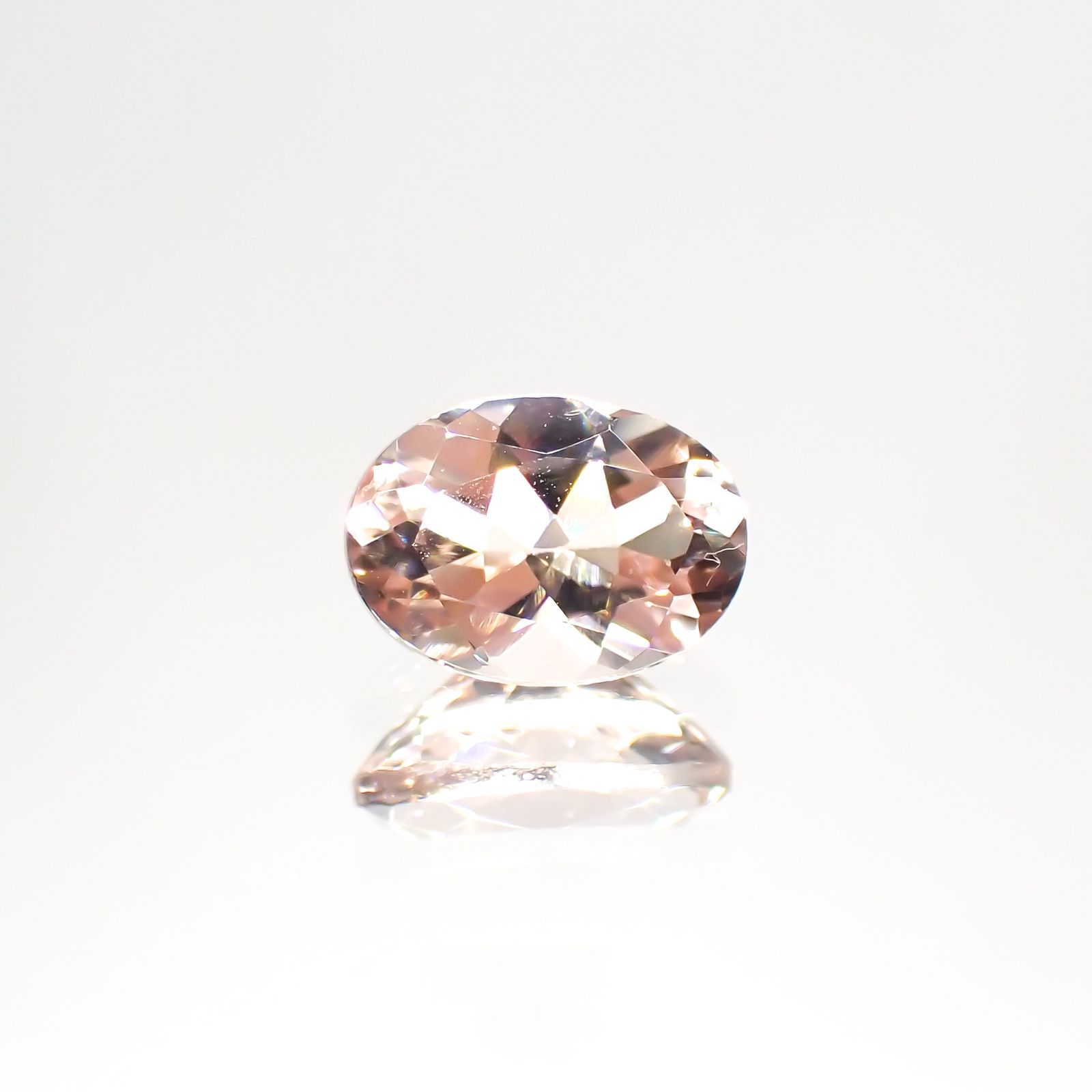モルガナイト(宝石名モルガナイト)ナイジェリア産 0.80ct 識別済[220114002]7.1x5.3mm前後