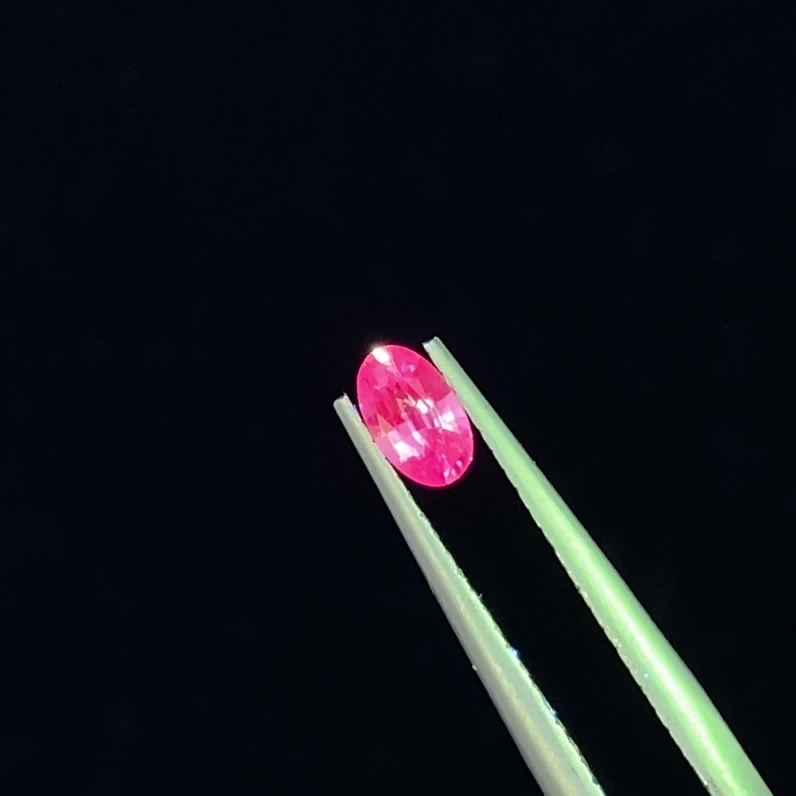 ネオンピンクさま専用　リピート割引 ネオンピンクサファイア スリランカ産 0.24ct[230421530]4.8x2