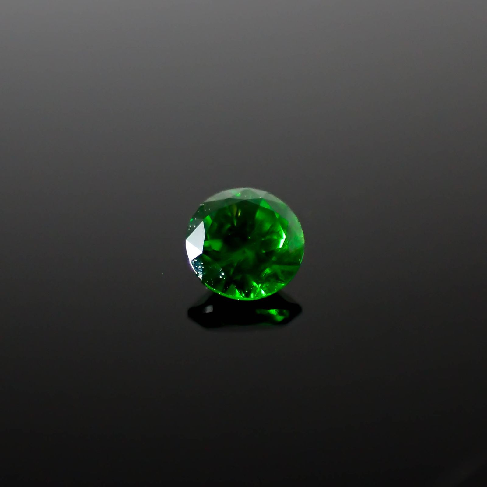 デマントイドガーネット ロシア産 0.15ct[240628272]3.2x3.2mm前後