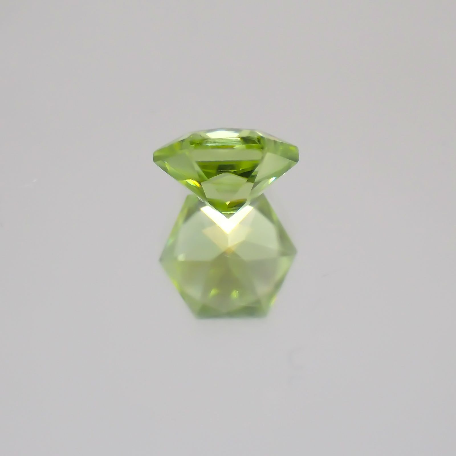 ◇ヘキサゴンカット◇スフェーン(宝石名スフェーン)マダガスカル産 0.56ct 識別済[231224438]4.8x4.8mm前後