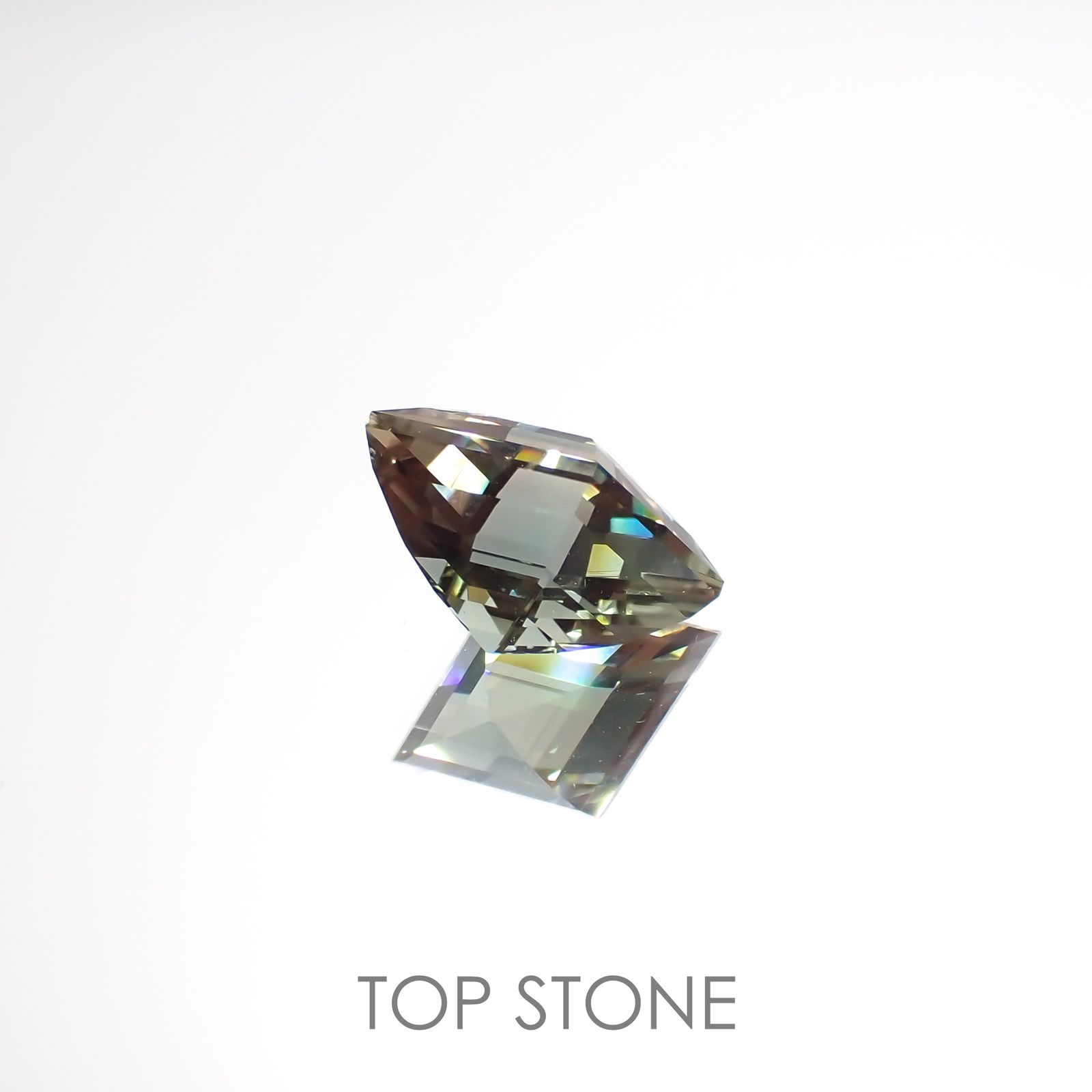 ◇カスタムカット◇バイカラーオレゴンサンストーン(宝石名ラブラドライト)アメリカ・オレゴン州産 2.67ct 識別済[220616272]12.5x8.2mm前後