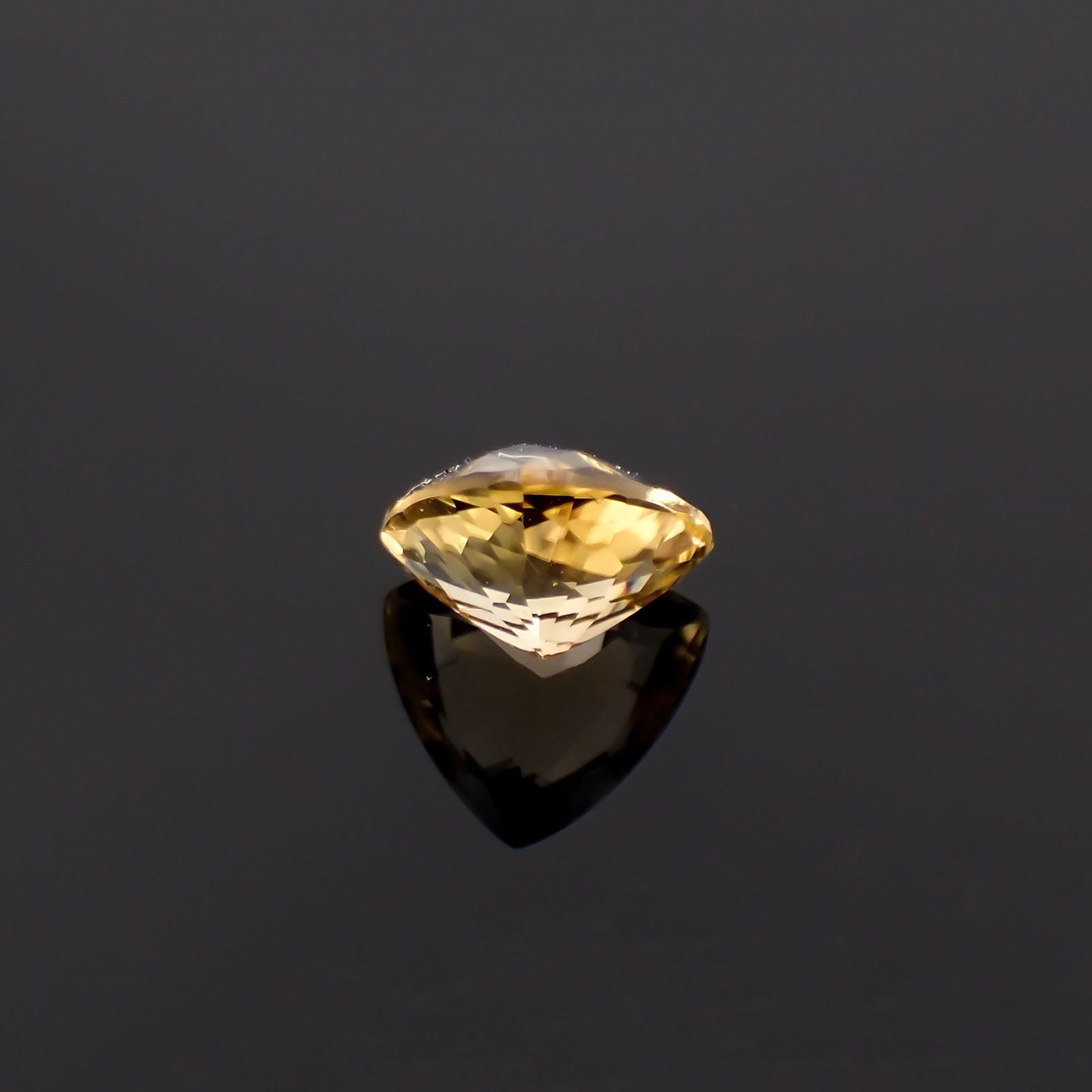 シンハライト(宝石名シンハライト)スリランカ産 0.68ct 識別済 [221219713]5.2x6mm前後
