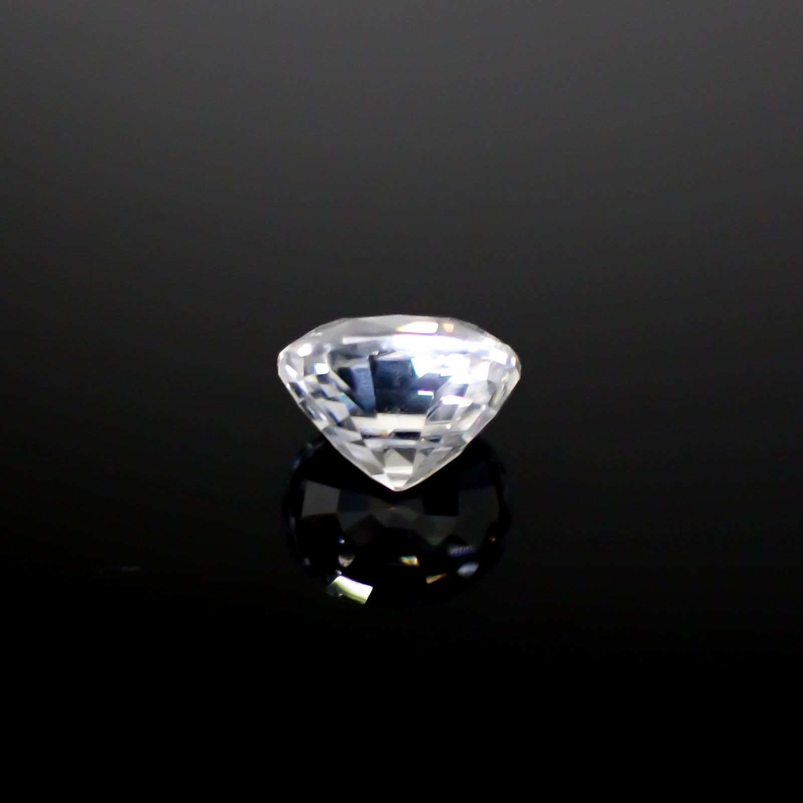 カラーレスジルコン(宝石名ジルコン)スリランカ/カンボジア産 1.35ct 識別済[240928894]6.1x5.1mm前後