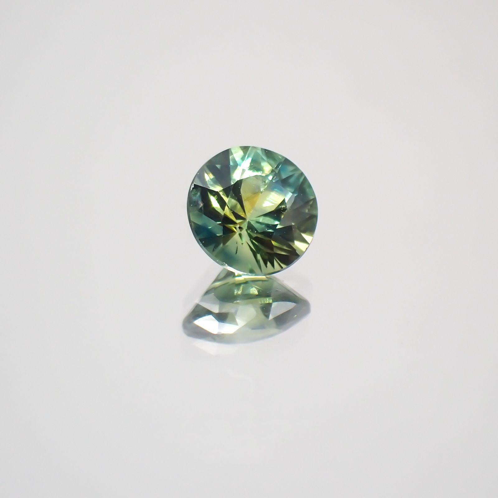 モンタナサファイア アメリカ産 ルース 0.54ct[210410620]4.9×4.9mm前後